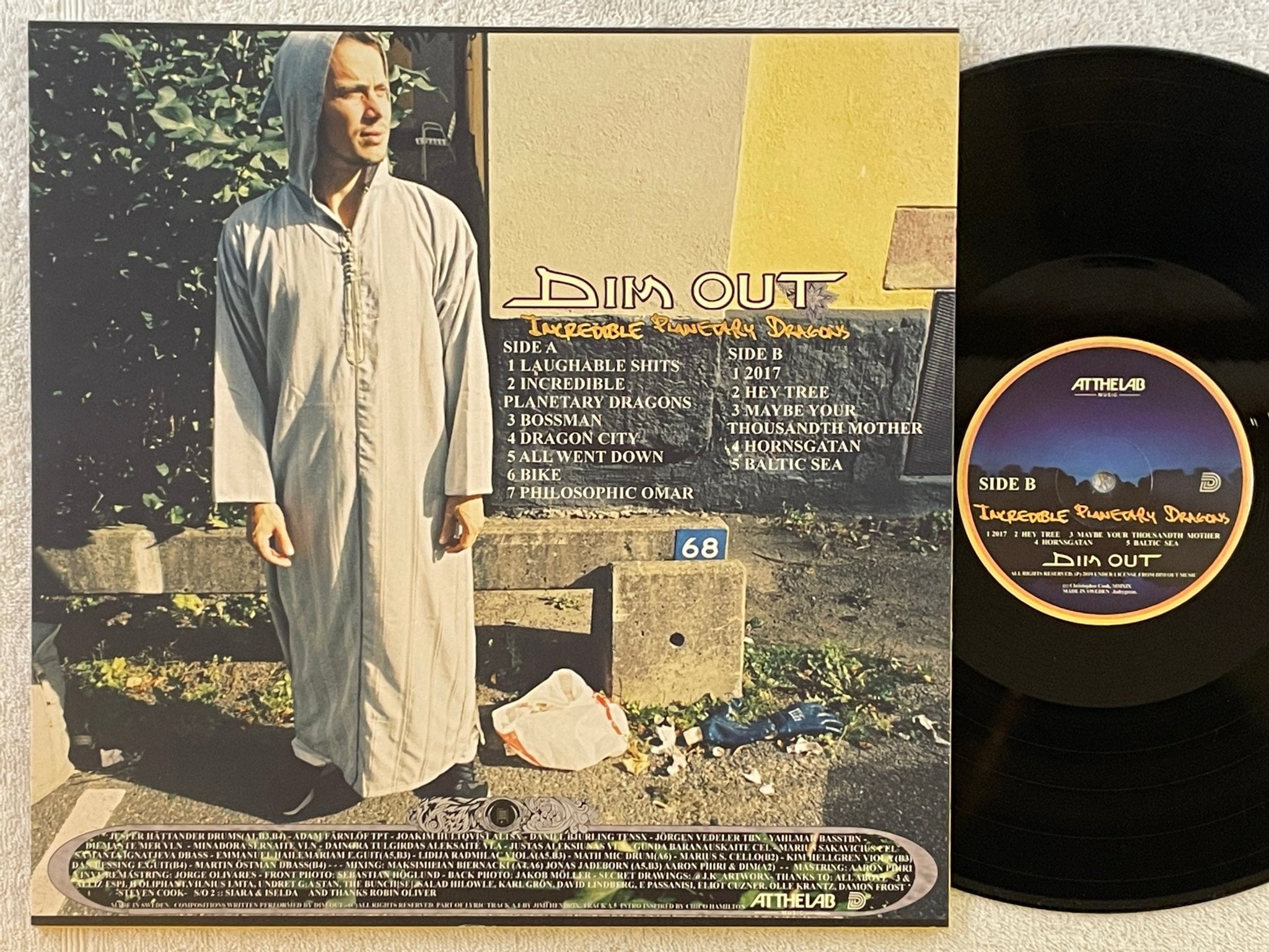 Omslagsbild för skivan DIM OUT Incredible Planetary Dragons LP 2019 AT THE LAB electronic jazz funk