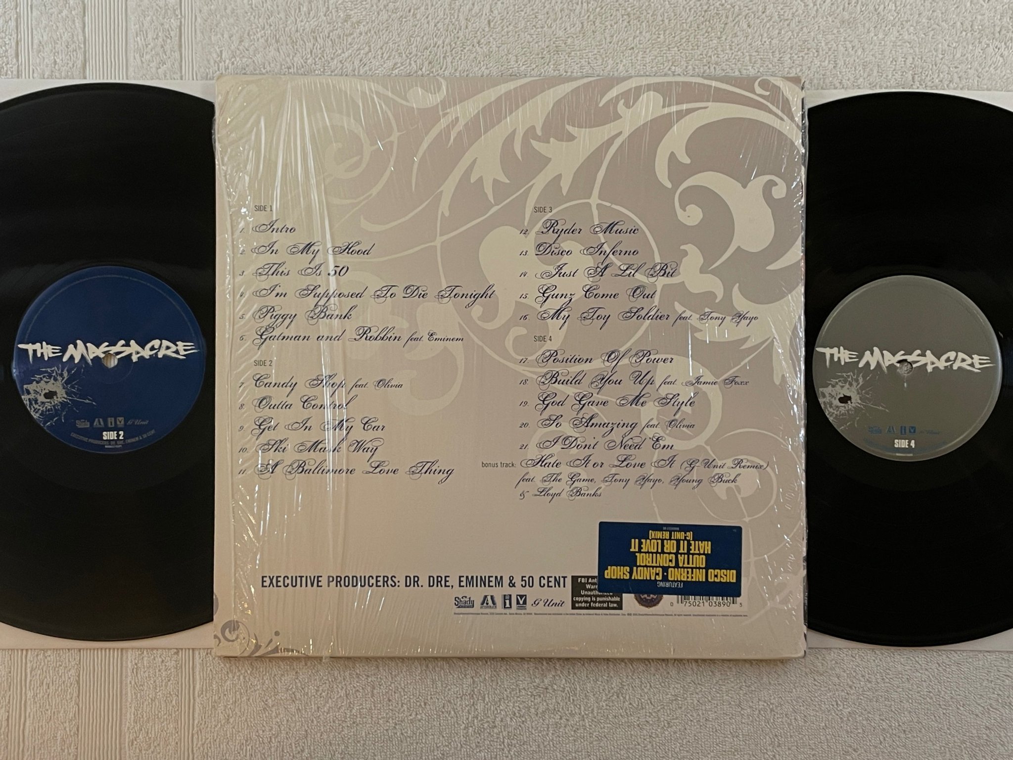 Omslagsbild för skivan 50 CENT The Massacre 2xLP 2005 US G UNIT B0004317-0