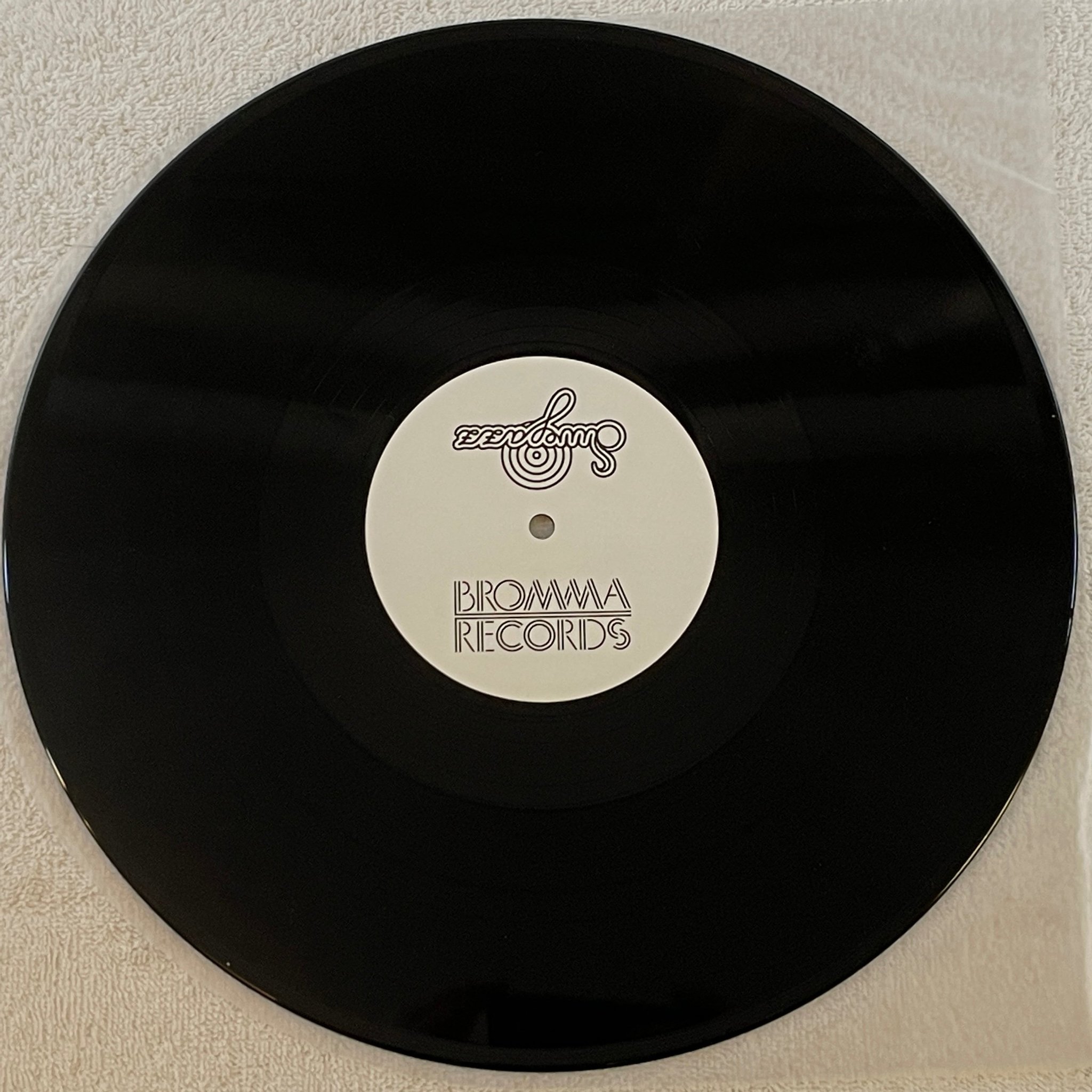 Omslagsbild för skivan OSTEN AF the avengers 12"single BROMMA RECORDS BRO001 Masta Ace KASHAL-TEE 