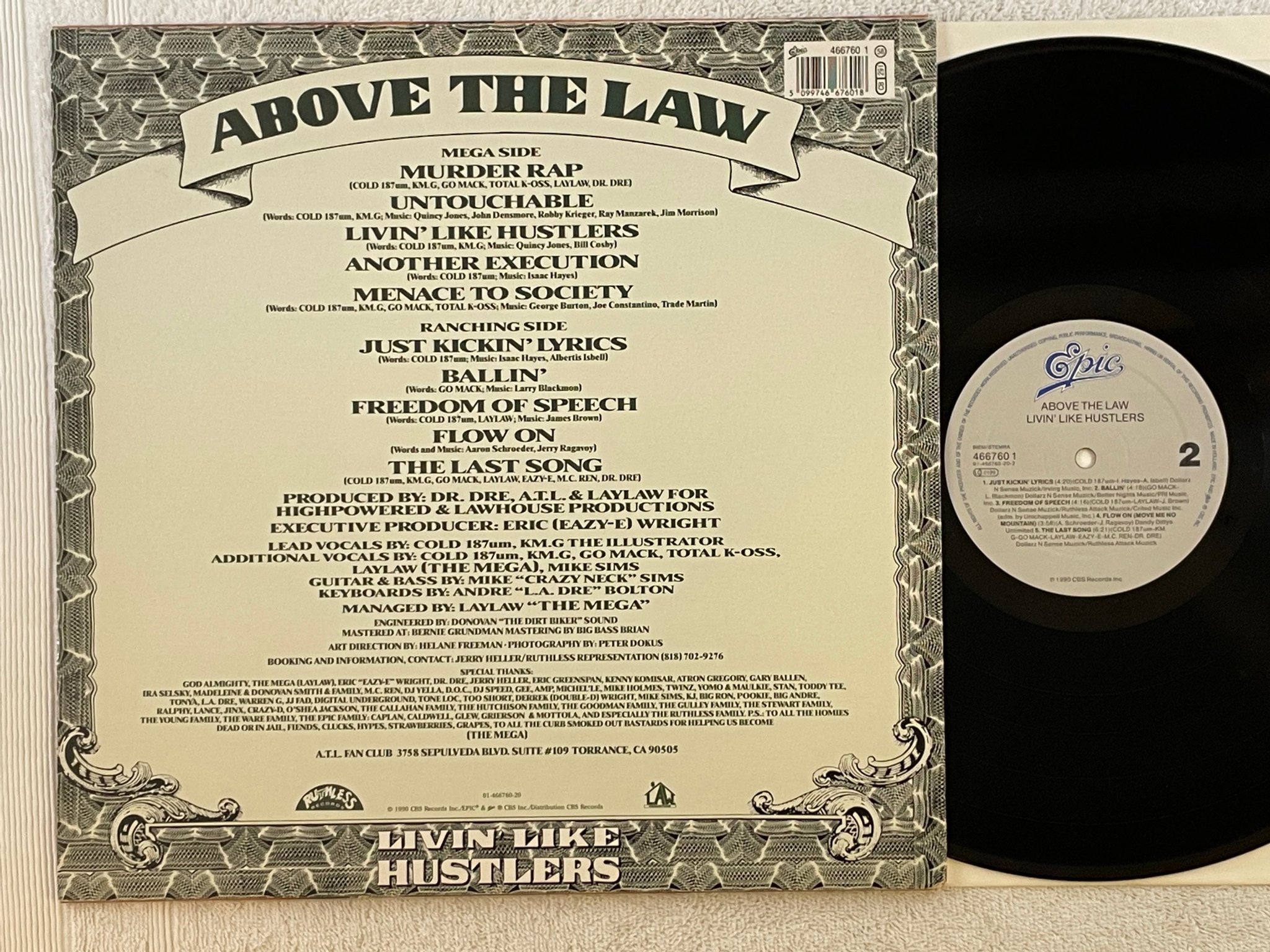 Omslagsbild för skivan ABOVE THE LAW Livin' Like Hustlers LP -90 Hol EPIC 466760 1