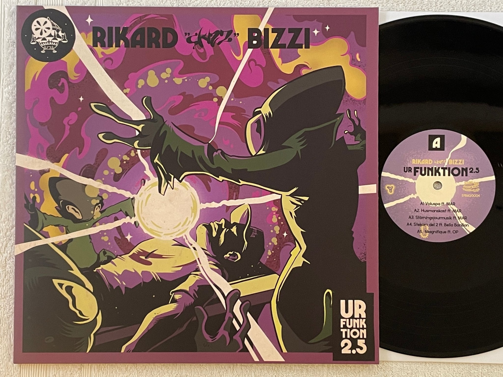 Omslagsbild för skivan RIKARD "SKIZZ" BIZZI Ur Funktion 2.5 LP 2018 SAAB 900 MUSIC GROUP S9MG0004