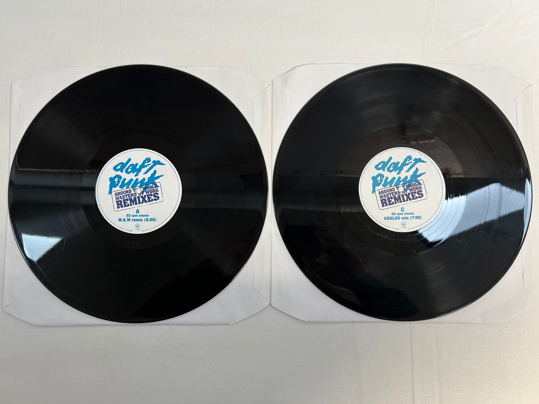 Omslagsbild för skivan DAFT PUNK Around The World 2x12" -98 VIRGIN 7243 8 95011 62