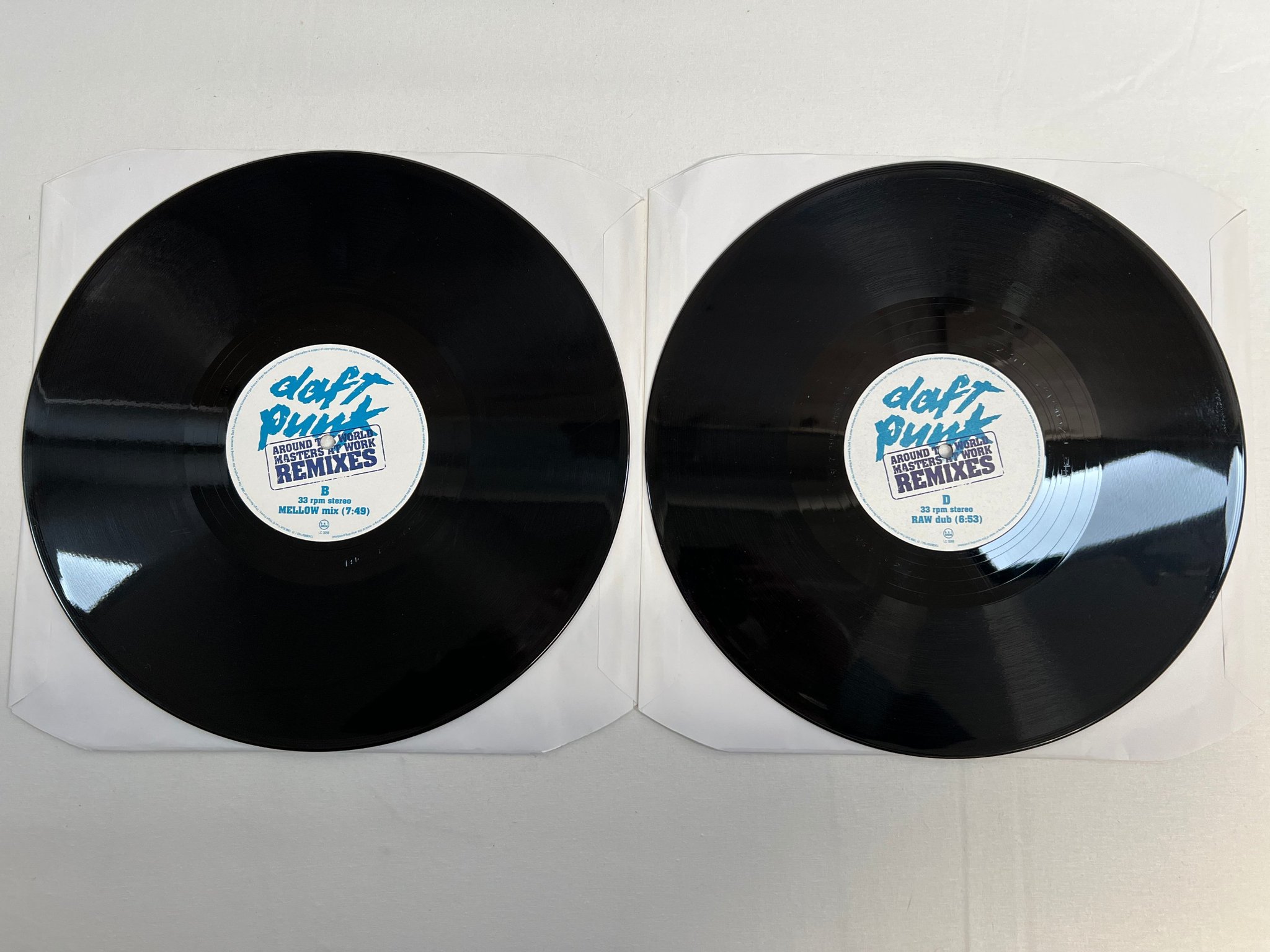 Omslagsbild för skivan DAFT PUNK Around The World 2x12" -98 VIRGIN 7243 8 95011 62
