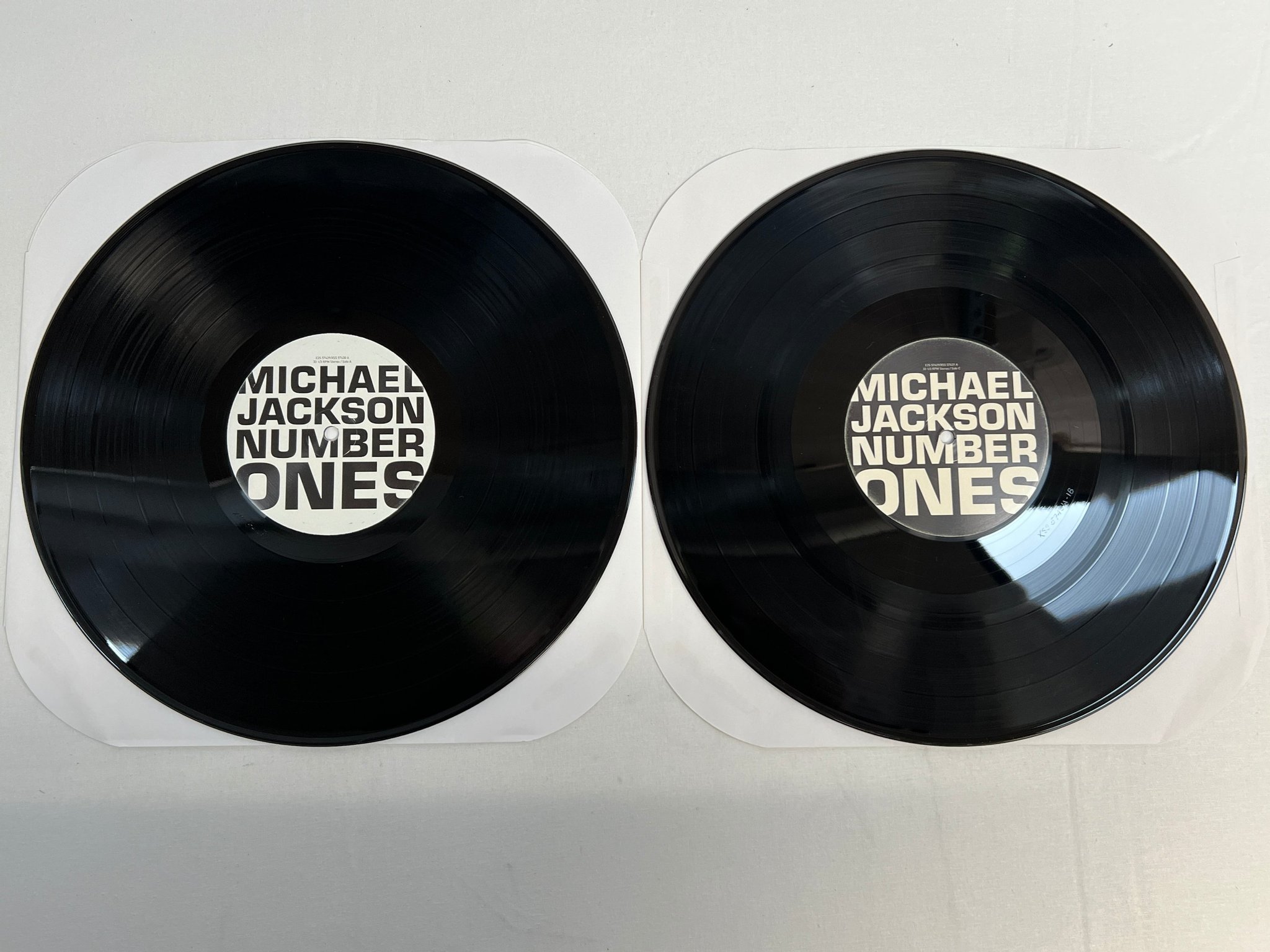 Omslagsbild för skivan MICHAEL JACKSON Number Ones 2xLP 2003 US promo EPIC 57429-S1 ** mega rare **