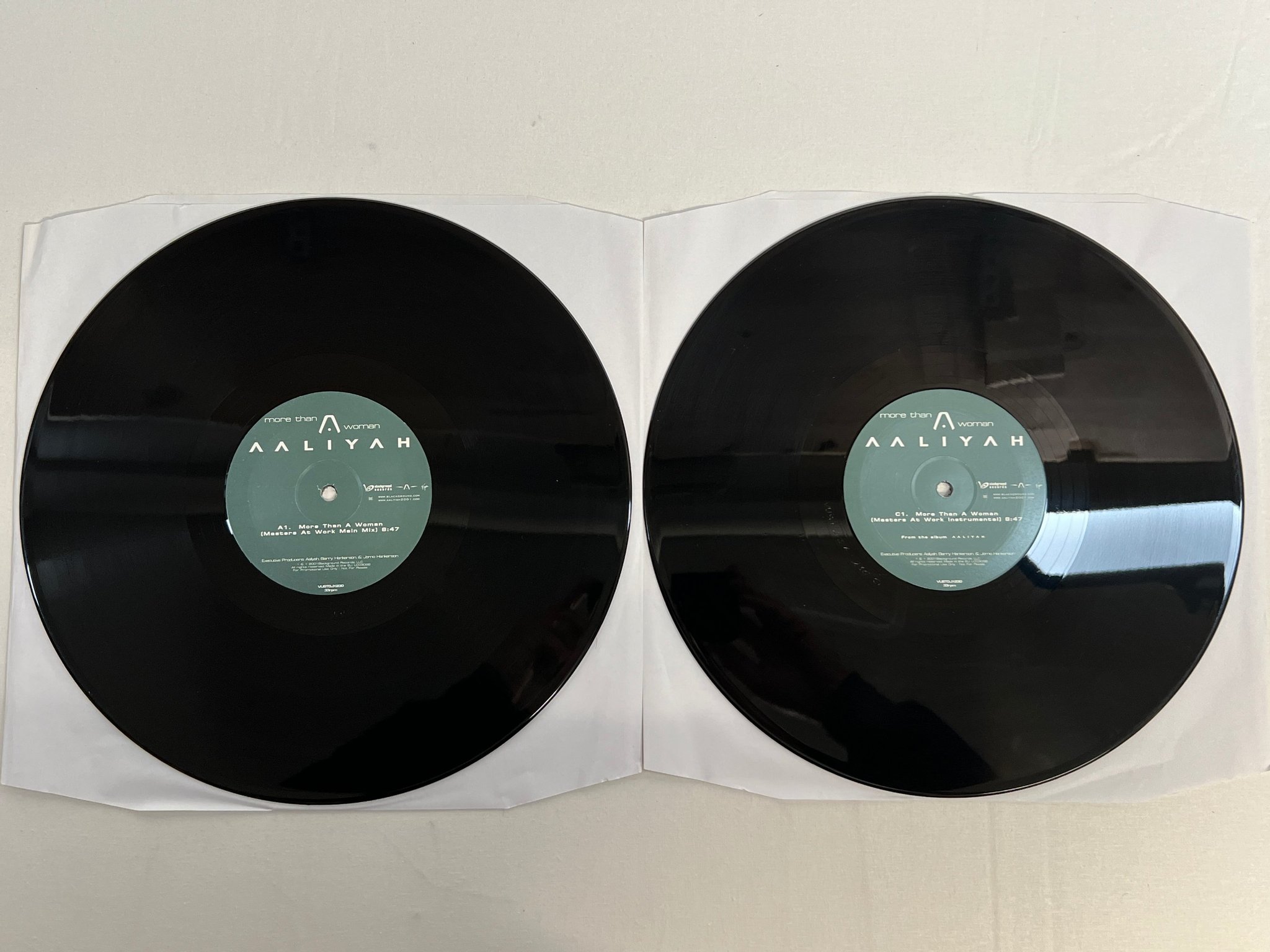 Omslagsbild för skivan AALIYAH More Than A Woman 2x12"single 2001 UK PROMO VIRGIN VUSTDJX230