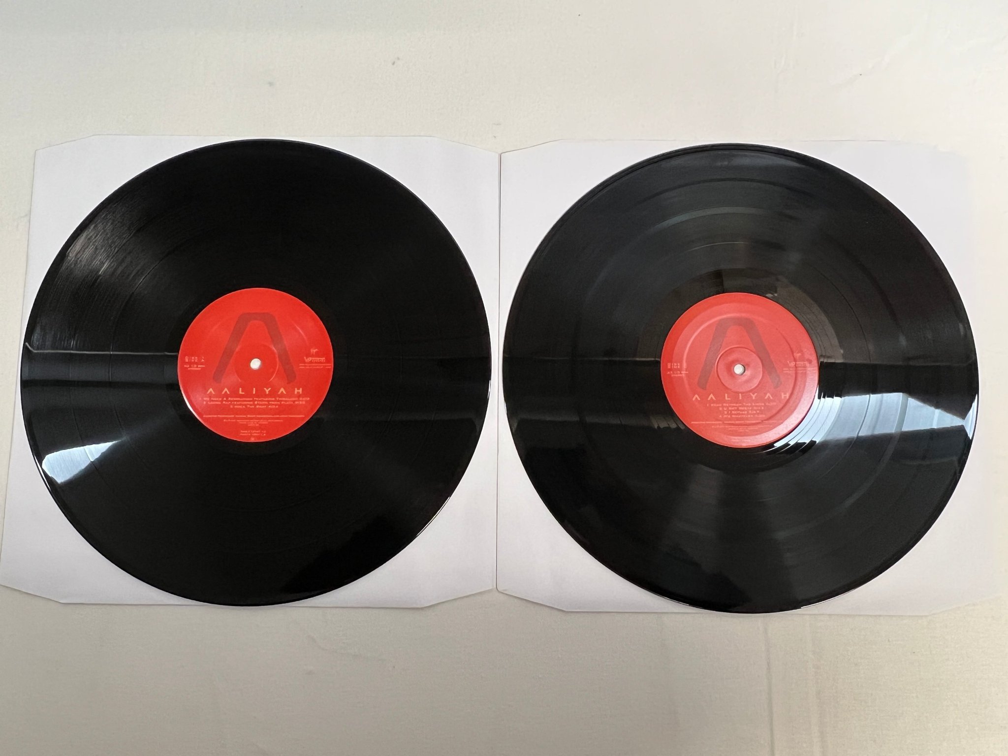 Omslagsbild för skivan AALIYAH s/t 2xLP 2001 UK VIRGIN USLP199 *** a modern R&B Classic ***