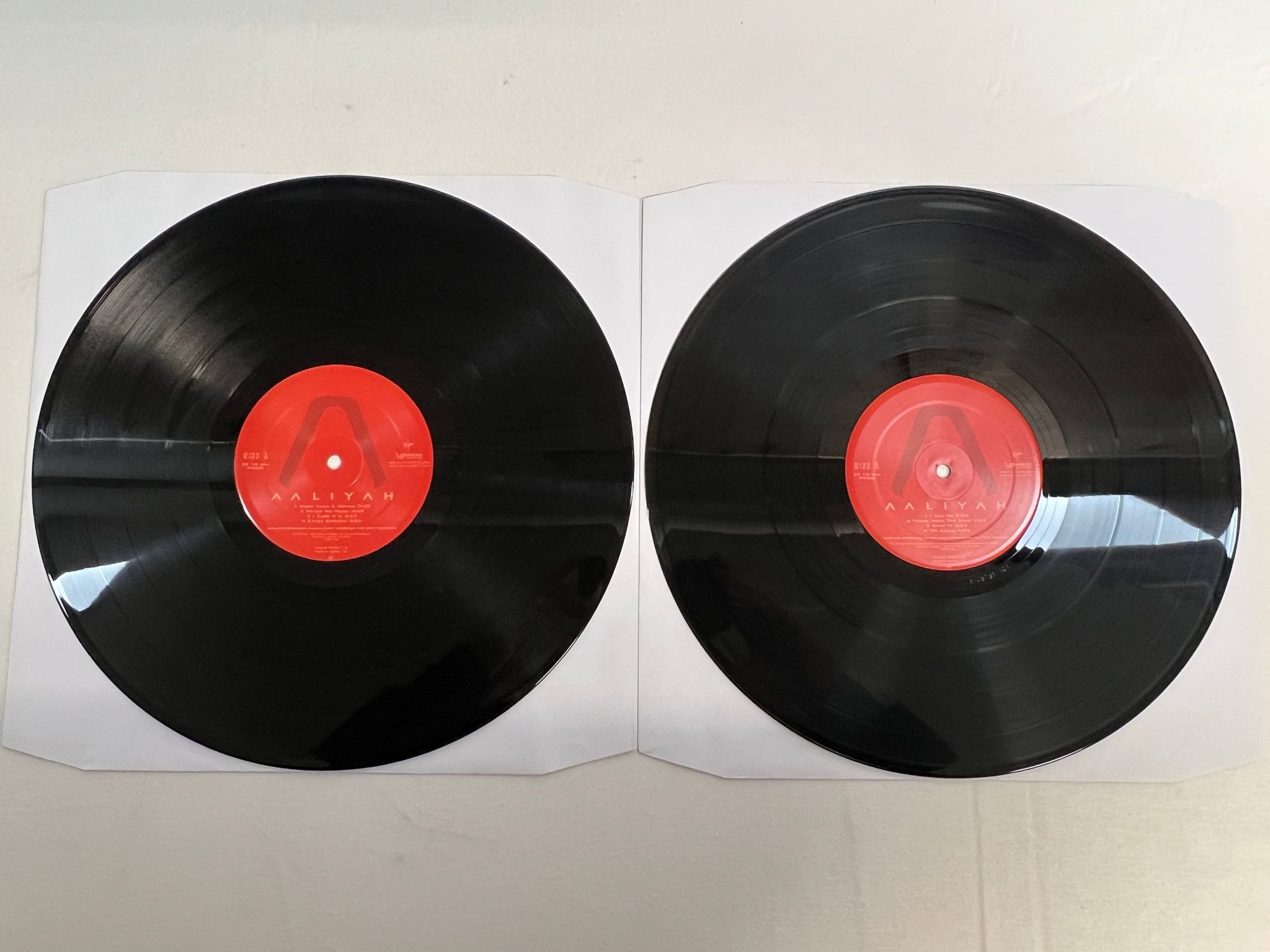 Omslagsbild för skivan AALIYAH s/t 2xLP 2001 UK VIRGIN USLP199 *** a modern R&B Classic ***