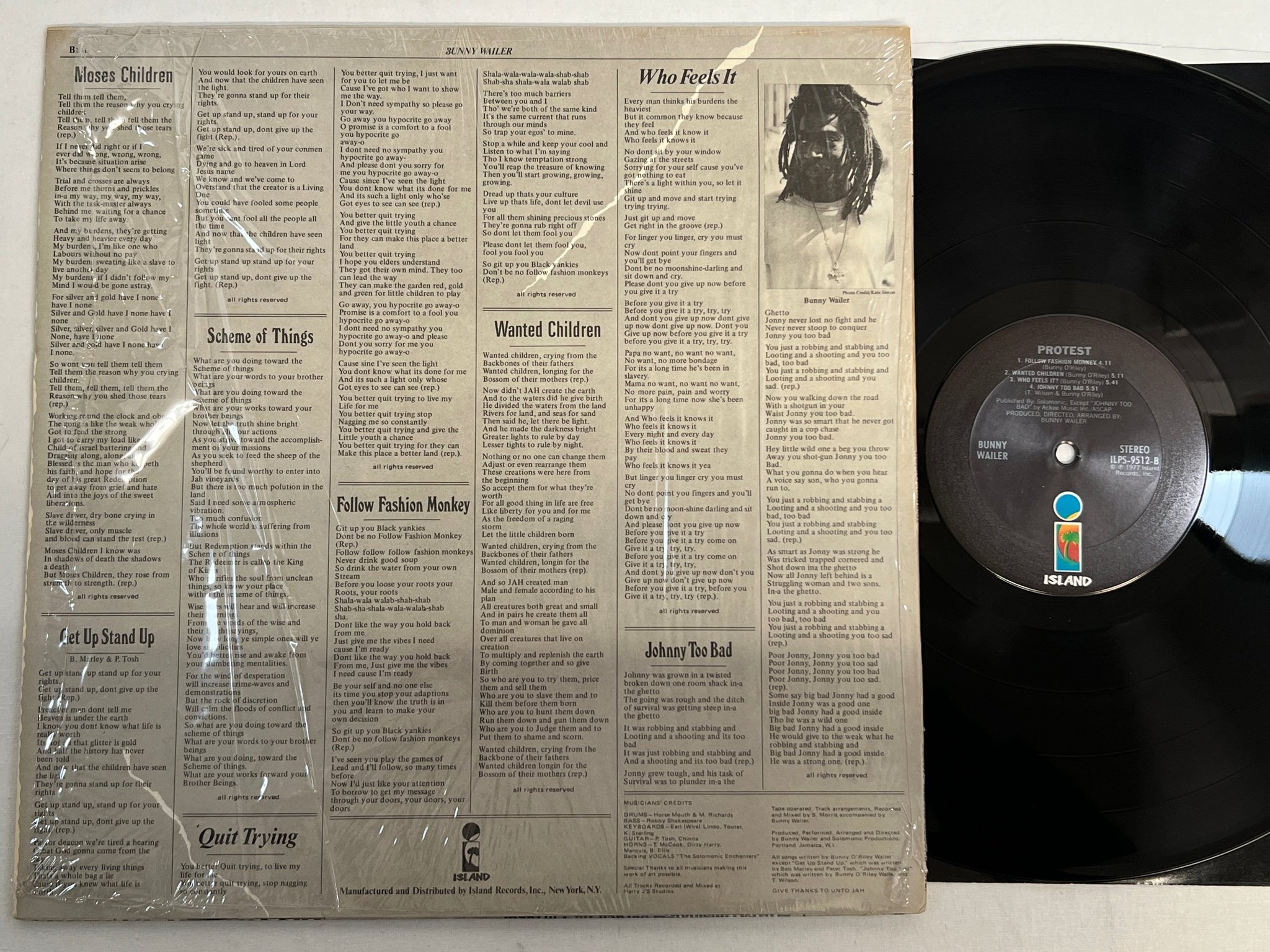 Omslagsbild för skivan BUNNY WAILER Protest LP -77 US ISLAND ILPS 9512