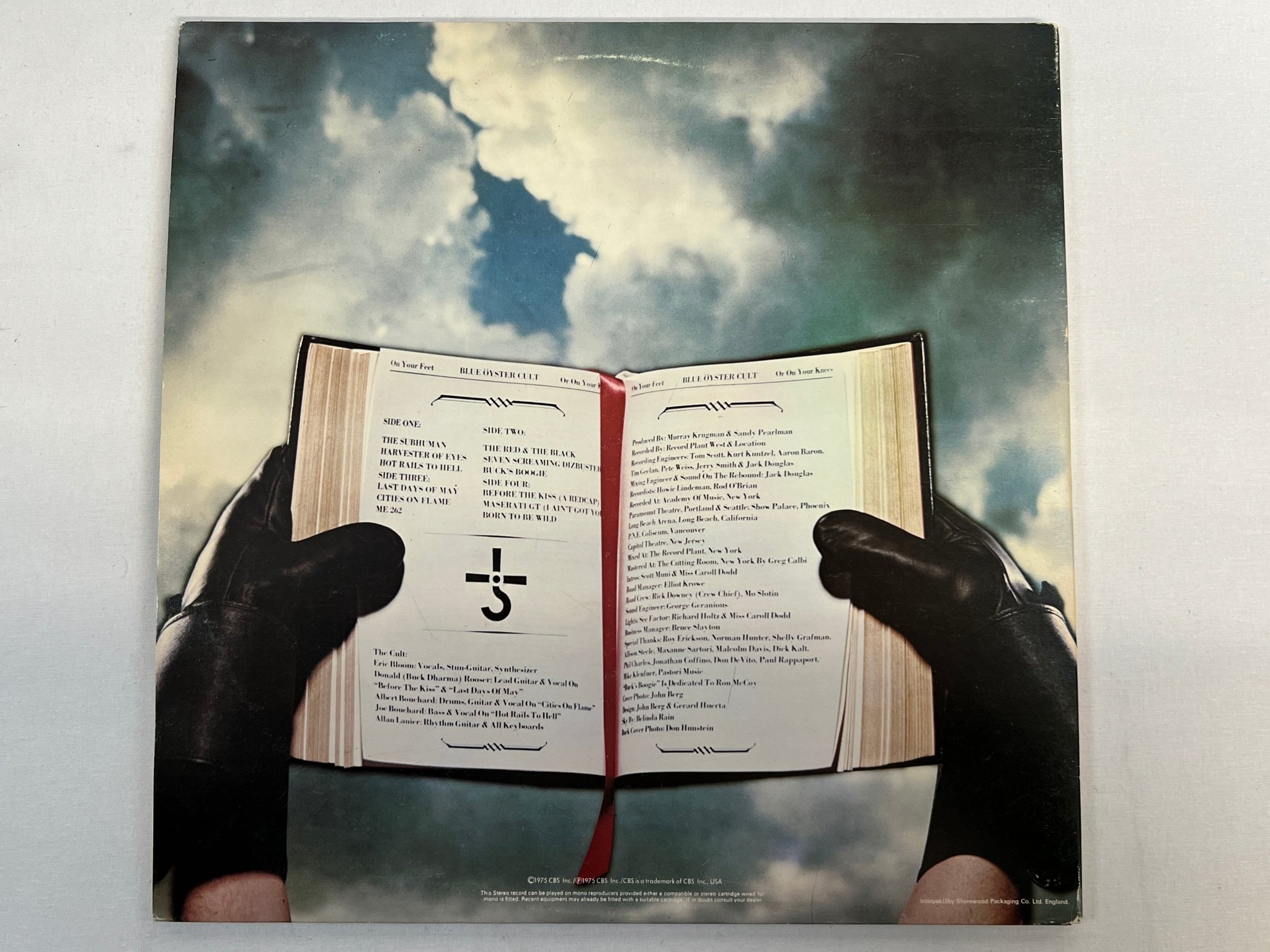 Omslagsbild för skivan BLUE ÖYSTER CULT On Your Feet Or On Your Knees 2xLP -75 UK CBS 88116