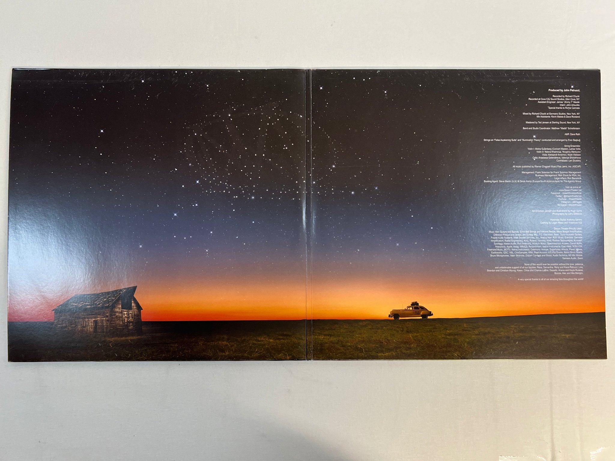 Omslagsbild för skivan DREAM THEATER s/t 2xLP 2013 EU ROADRUNNER RR7604-1 180gram