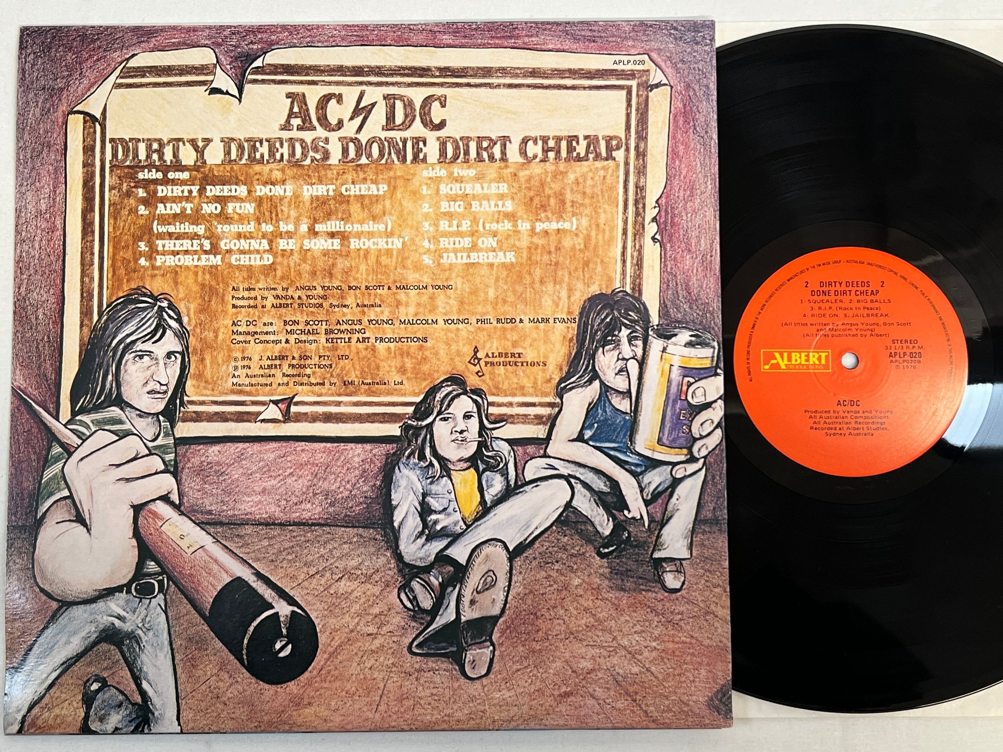 Omslagsbild för skivan AC/DC dirty deeds done dirt cheap LP  Australia ALBERT APLP 020