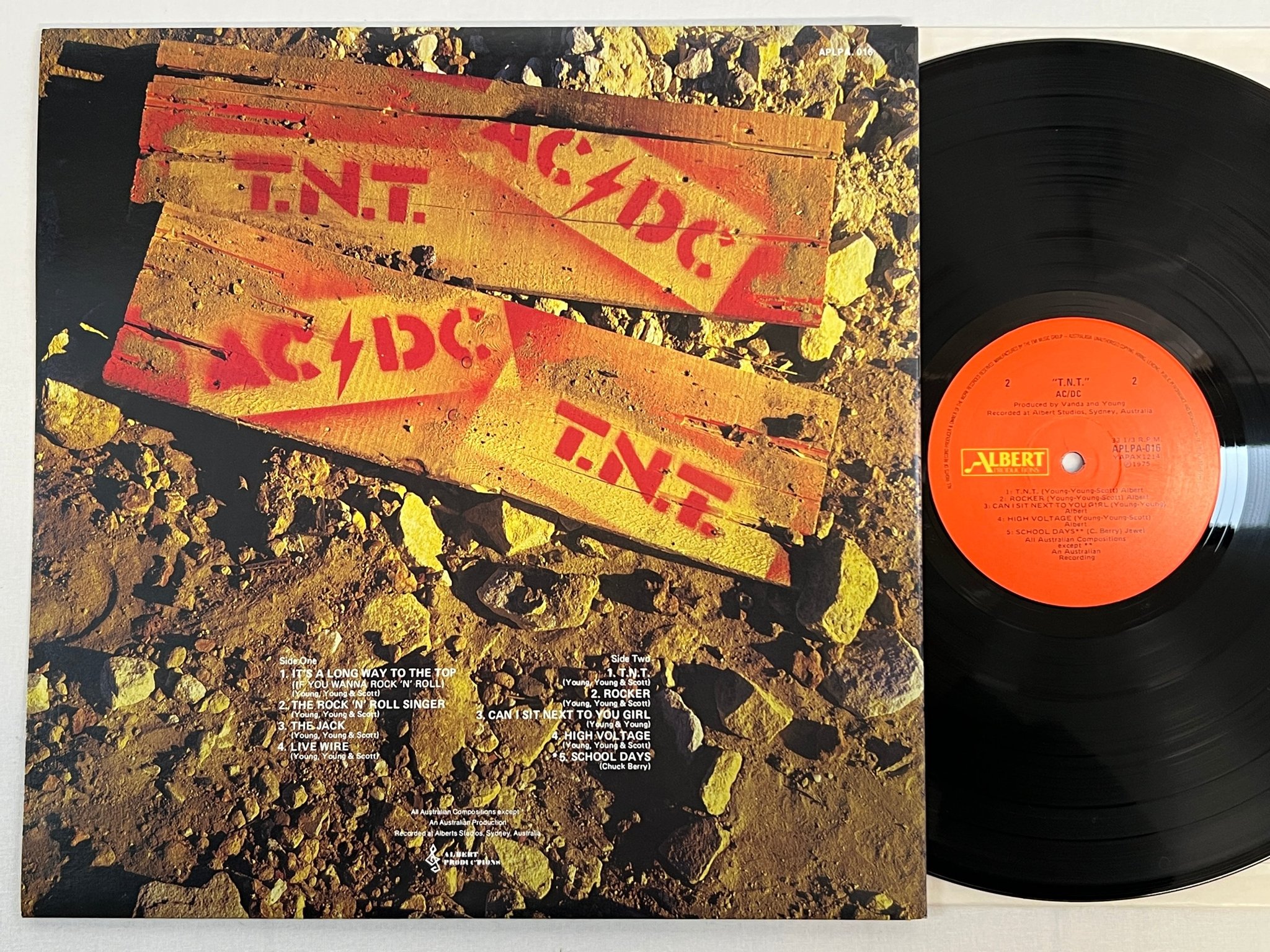 Omslagsbild för skivan AC/DC T.N.T. LP Australia ALBERT ALPHA 016 ** NM- **