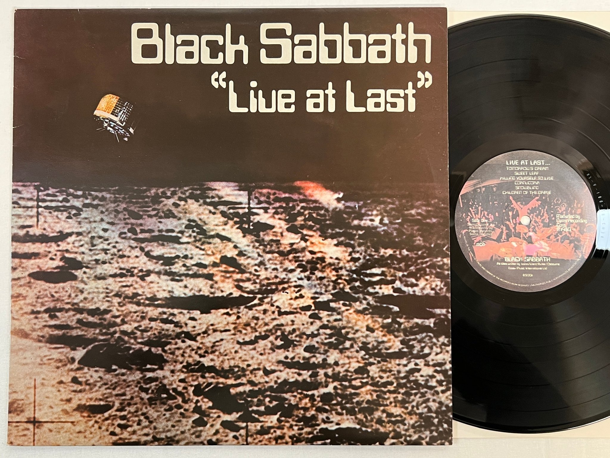 Omslagsbild för skivan BLACK SABBATH live at last LP -80 ncb NEMS 85001 838 818-1