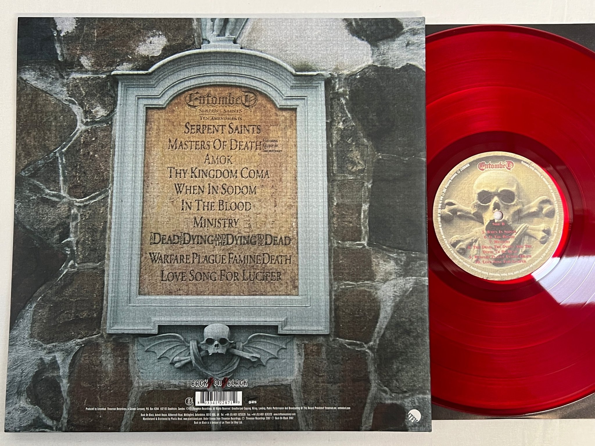 Omslagsbild för skivan ENTOMBED Serpent Saints / The Ten Amendments LP 2007 UK BOBV067LP RED VINYL