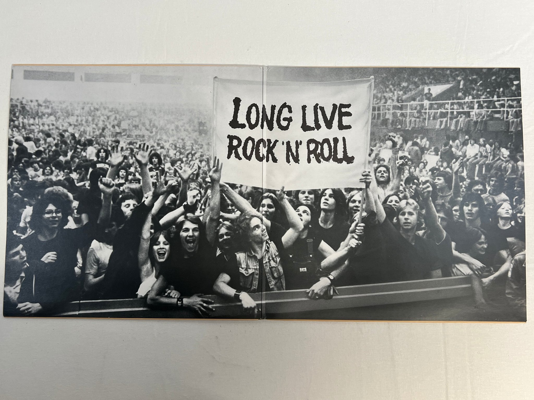 Omslagsbild för skivan RAINBOW long live rock n roll LP -78 ncb POLYDOR 2391335