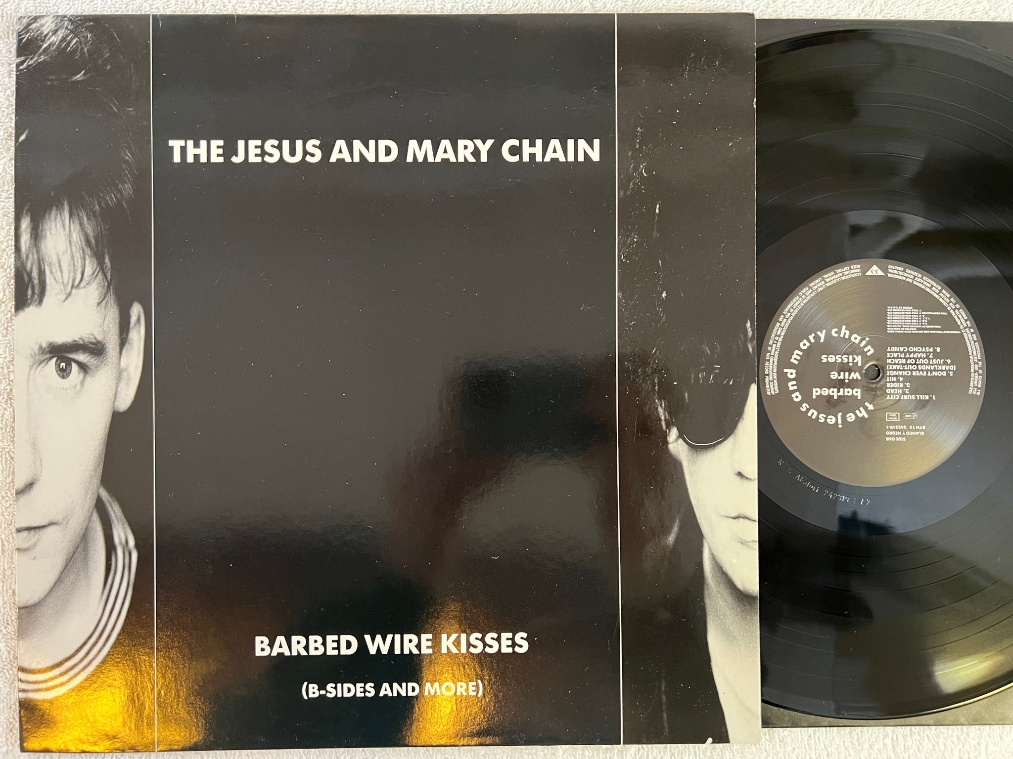 Omslagsbild för skivan THE JESUS AND MARY CHAIN barbed wire kisses LP -88 Ger BLANCO Y NEGRO BYN 15