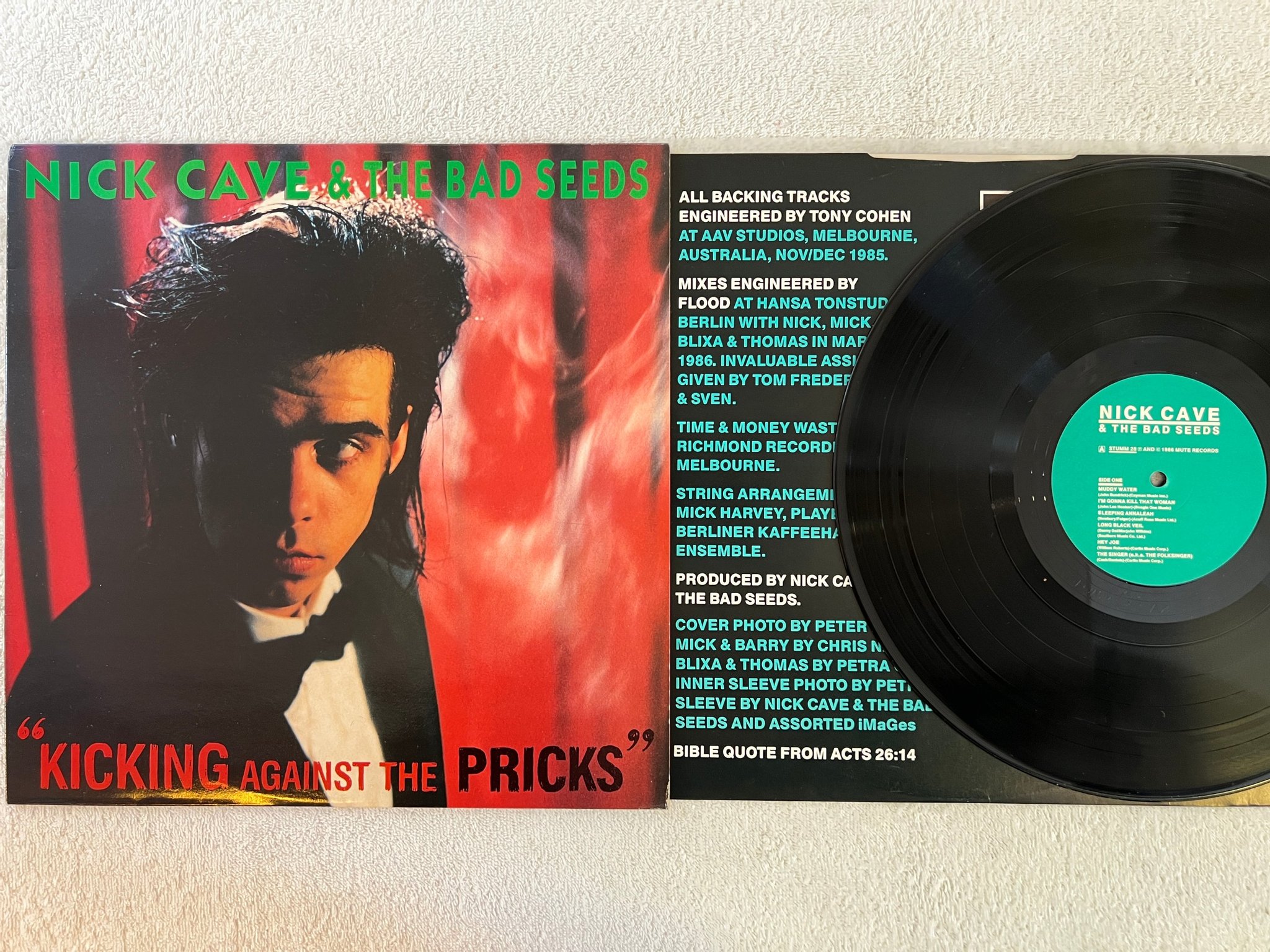 Omslagsbild för skivan NICK CAVE AND THE BAD SEEDS kicking against the pricks LP -86 MUTE STUMM 28
