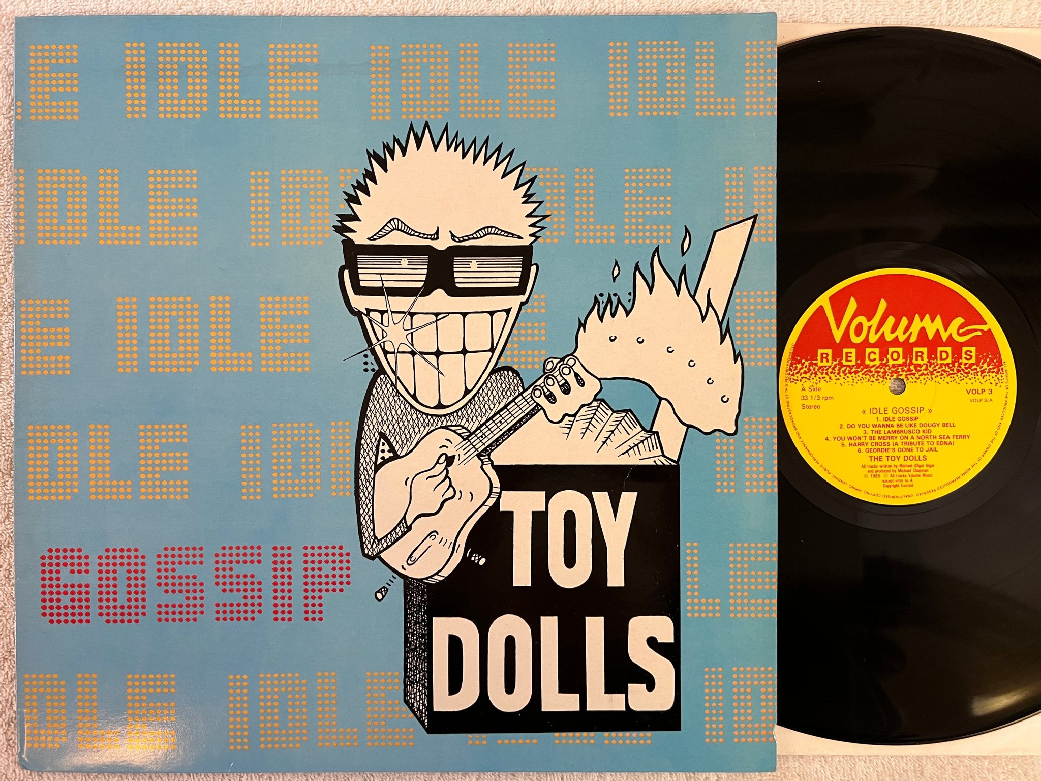 Omslagsbild för skivan THE TOY DOLLS idle gossip LP -86 UK VOLUME VOLP 3 punk rock