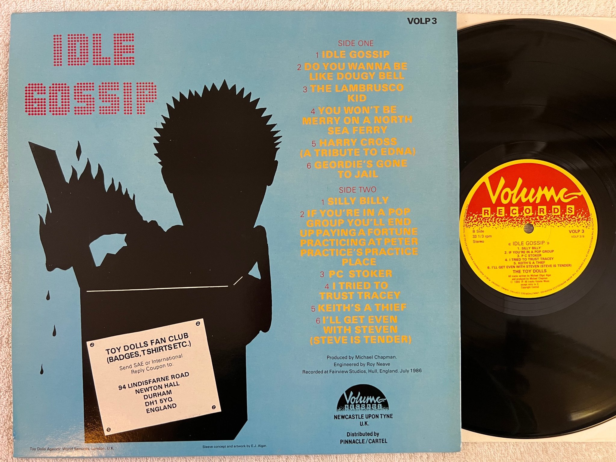 Omslagsbild för skivan THE TOY DOLLS idle gossip LP -86 UK VOLUME VOLP 3 punk rock