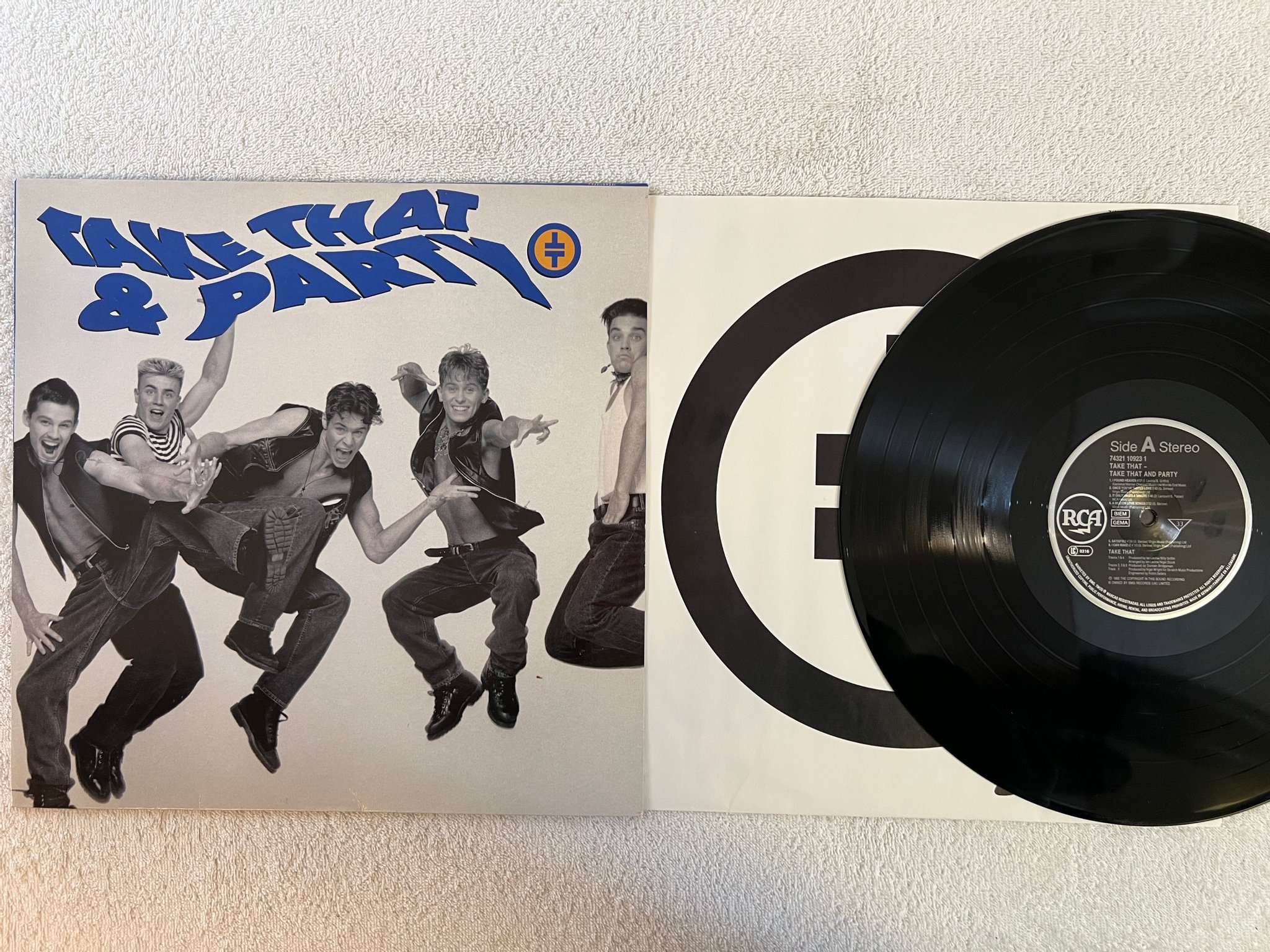 Omslagsbild för skivan TAKE THAT Take That & Party LP -92 RCA 74321109231 ** RARE BOY BAND CLASSIC **