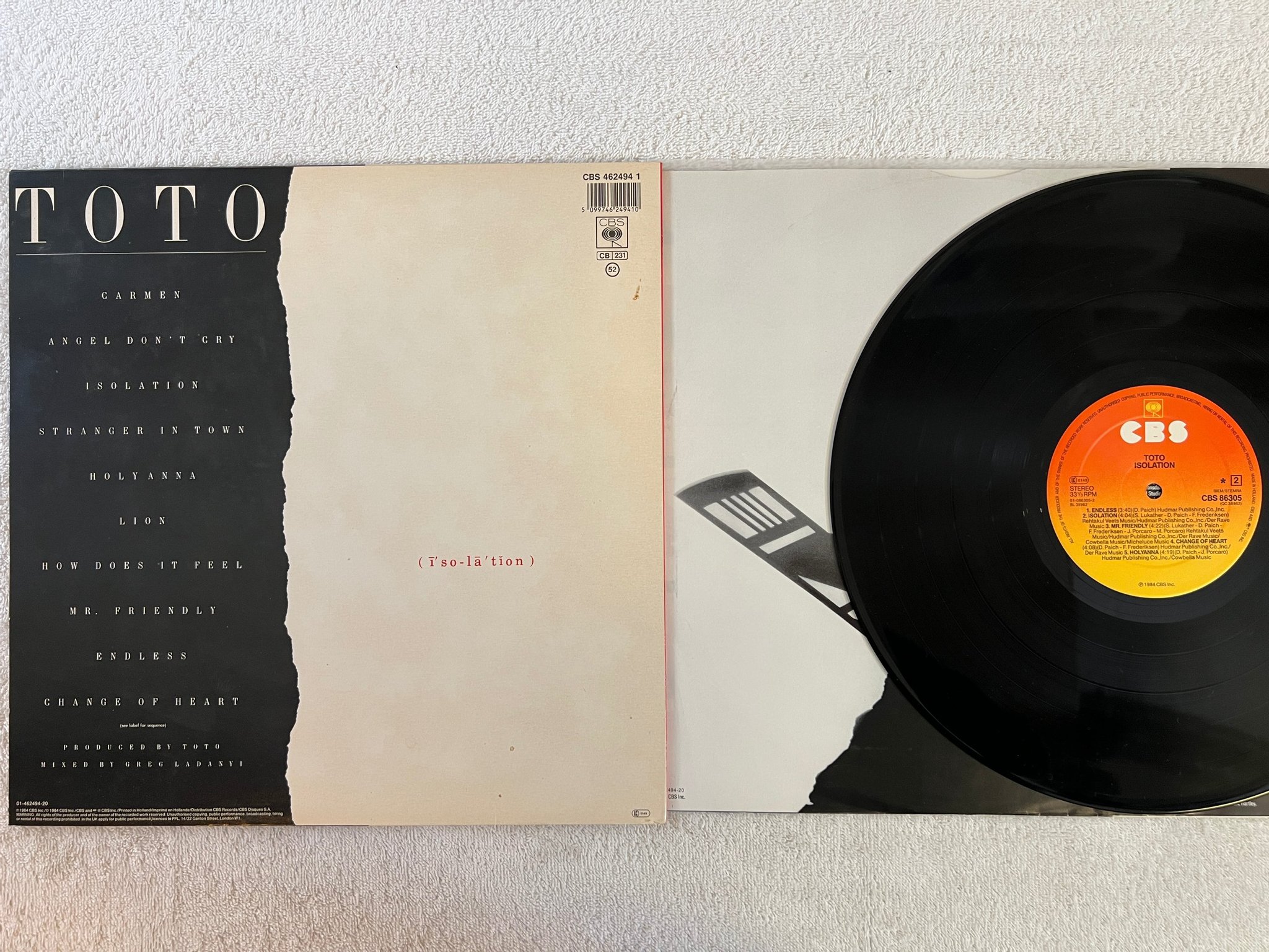 Omslagsbild för skivan TOTO isolation LP -84 Hol CBS 86305