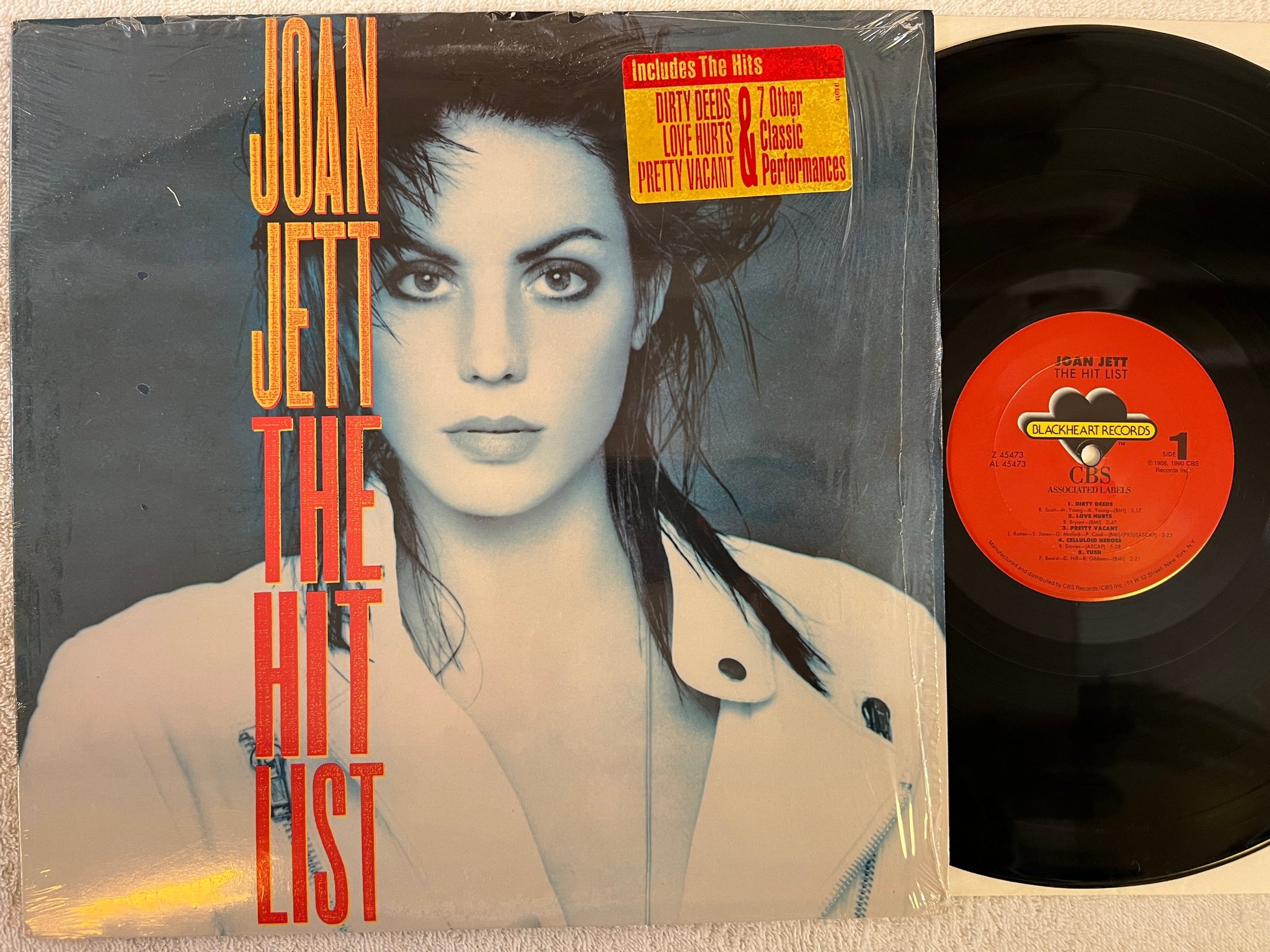 Omslagsbild för skivan JOAN JETT the hit list LP -90 US CBS Z45473 hype sticker