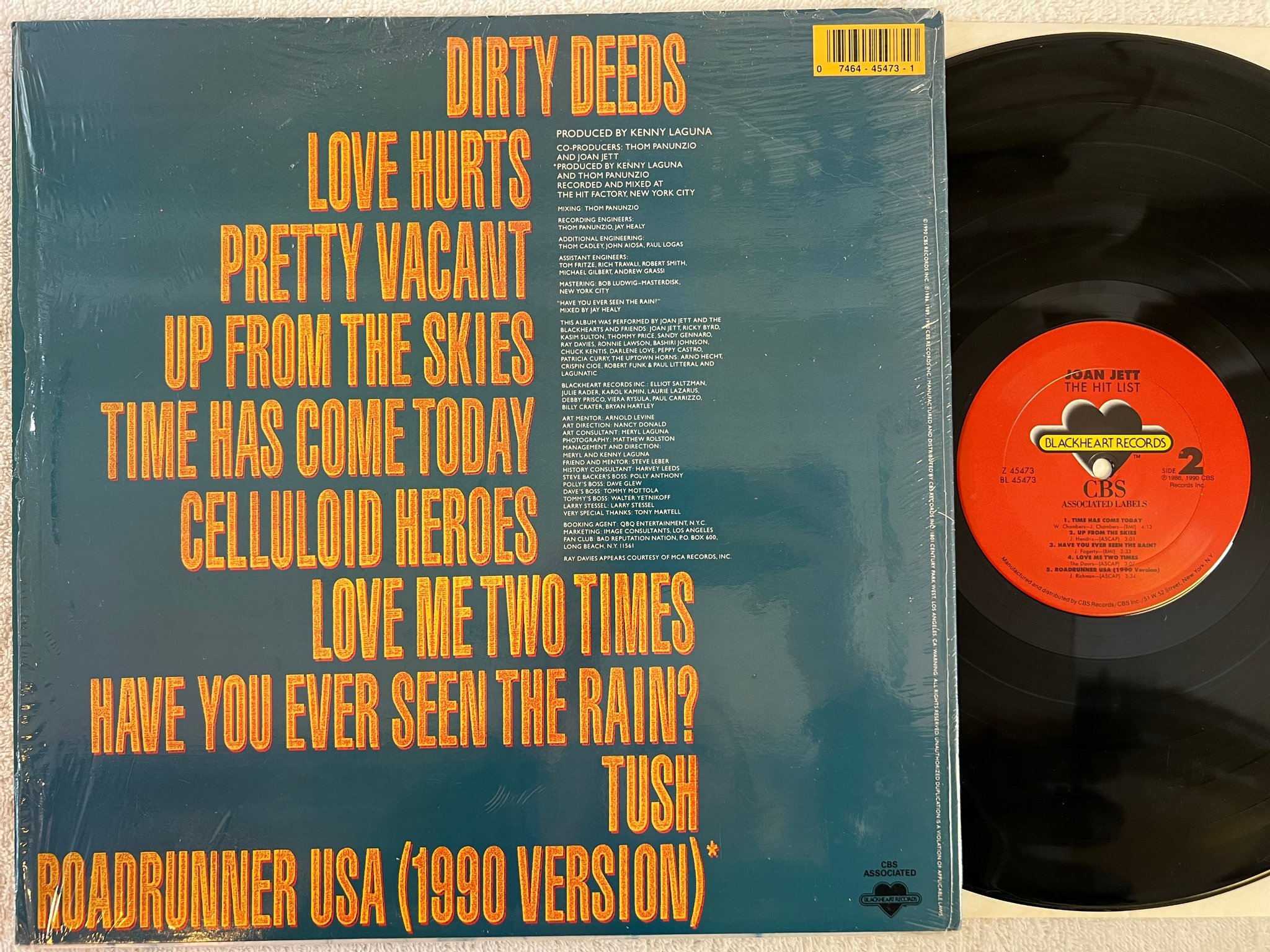 Omslagsbild för skivan JOAN JETT the hit list LP -90 US CBS Z45473 hype sticker