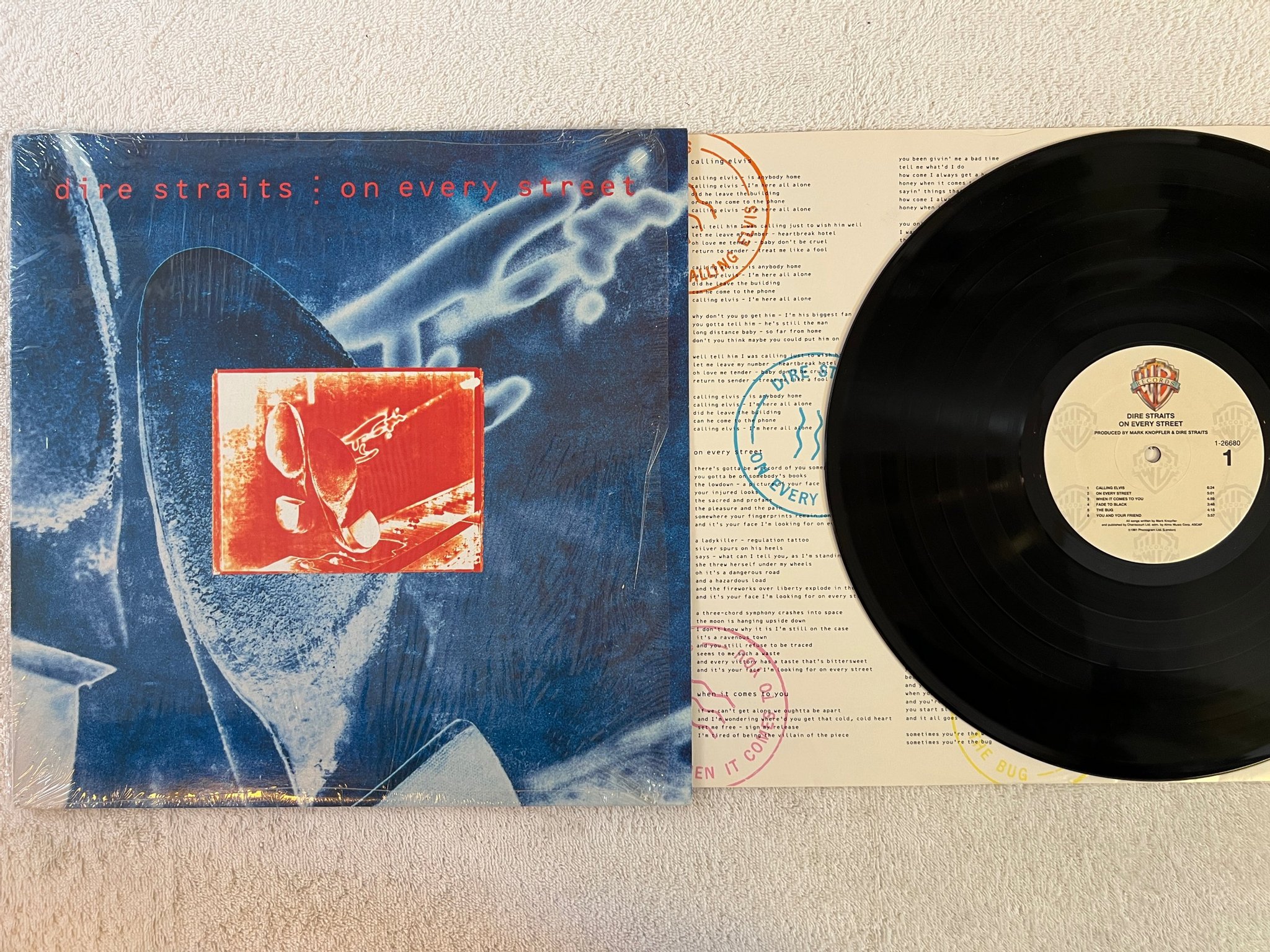 Omslagsbild för skivan DIRE STRAITS on every street LP -91 US WARNER BROS 1-26680