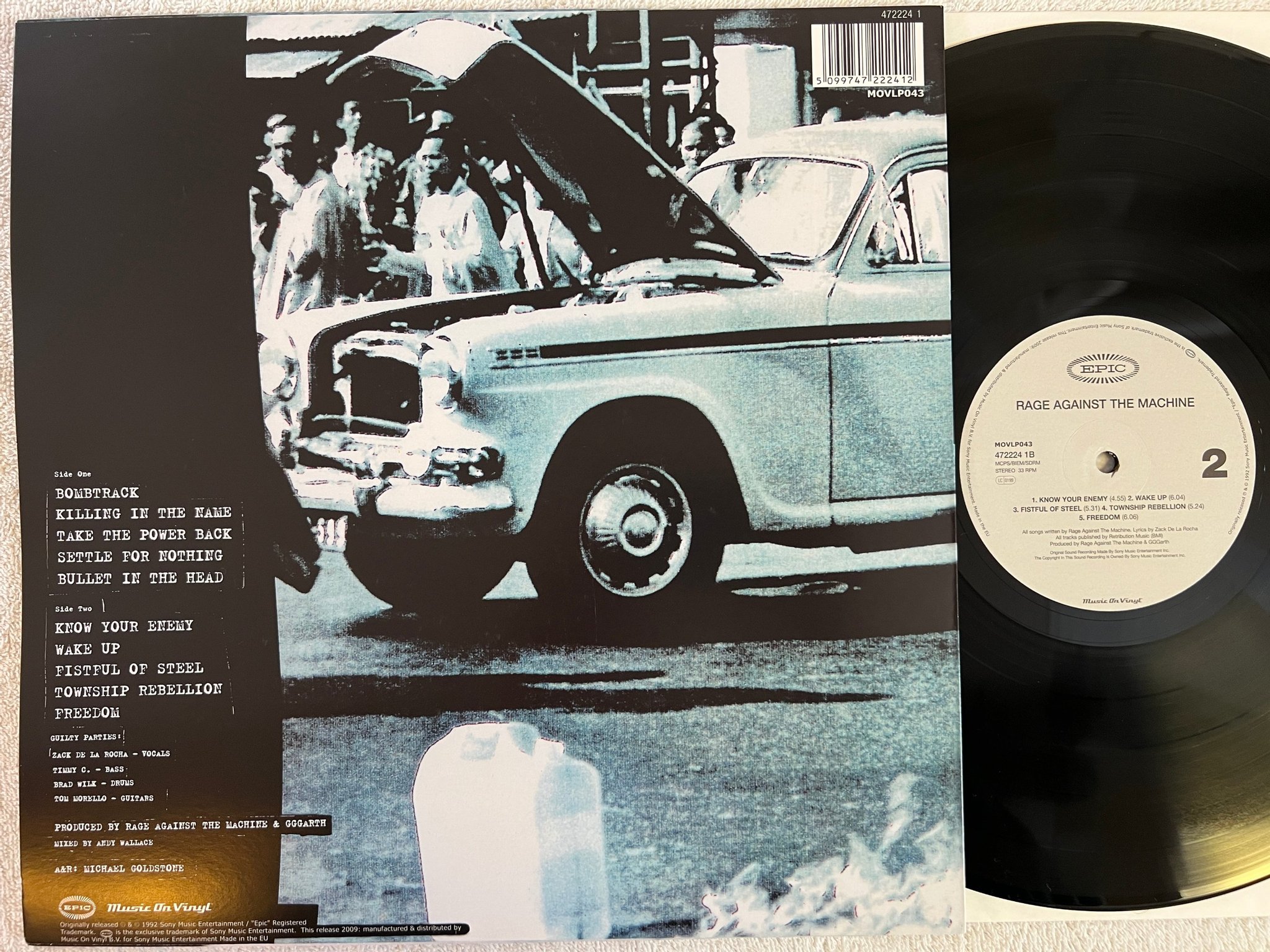 Omslagsbild för skivan RAGE AGAINST THE MACHINE s/t LP re 2009 music on vinyl MOVLP043