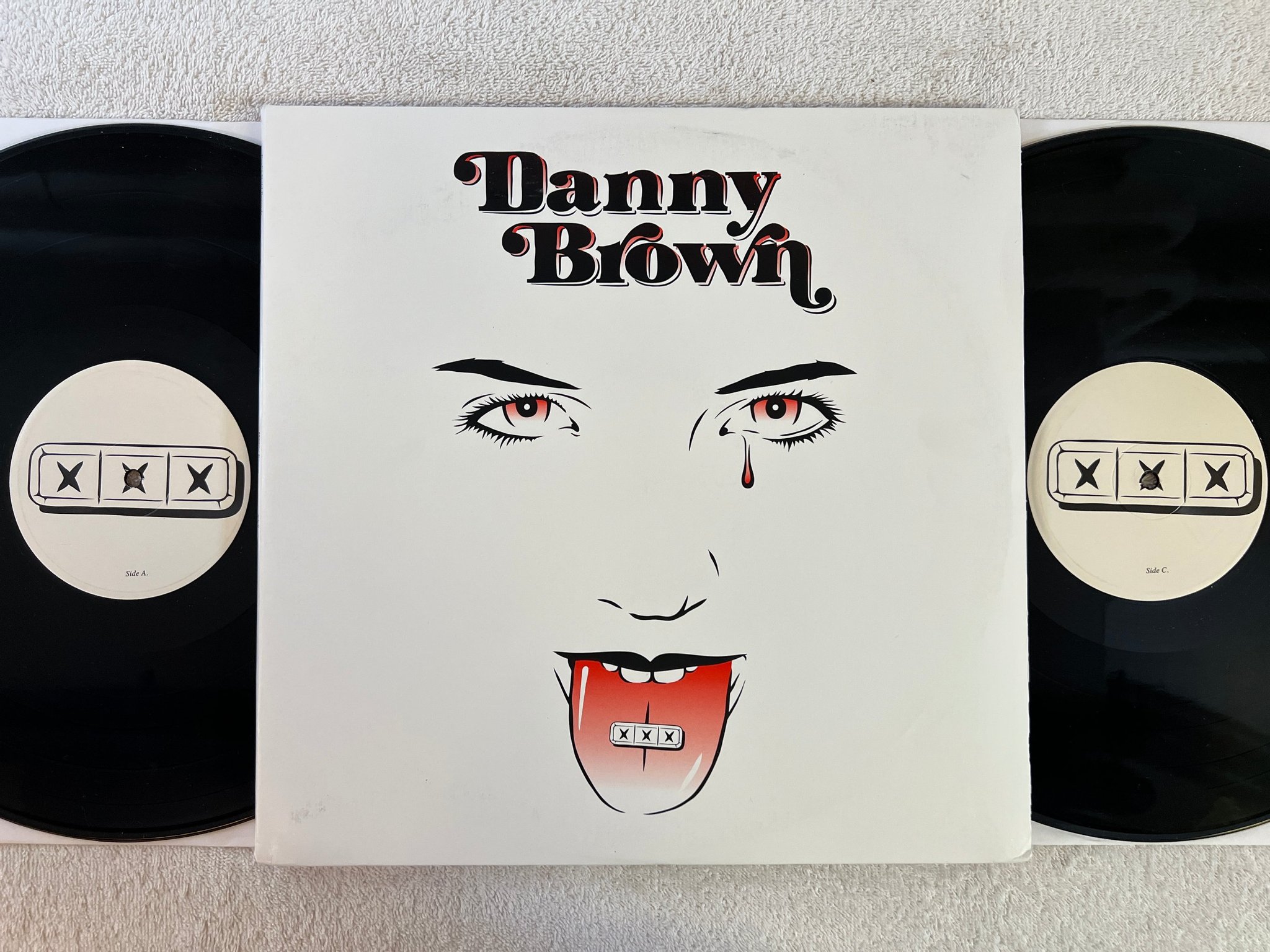Omslagsbild för skivan DANNY BROWN xxx 2xLP 2012 US RSD hip-hop FGRLPVD005