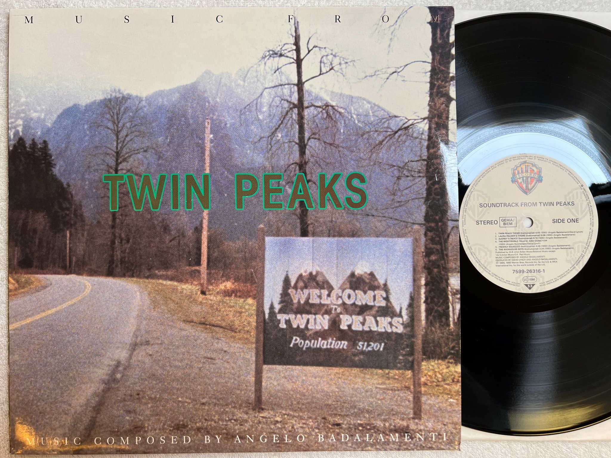 Omslagsbild för skivan TWIN PEAKS soundtrack LP -90 Ger WARNER 7599 26316-1 David Lynch 