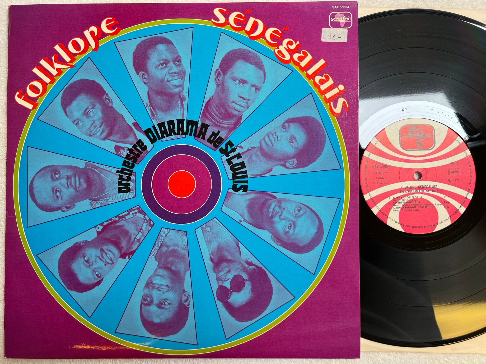 Omslagsbild för skivan ORCHESTRE DIARAMA DE SR LOUIS Folklore LP -77 Fra SONAFRIC SAF 50054