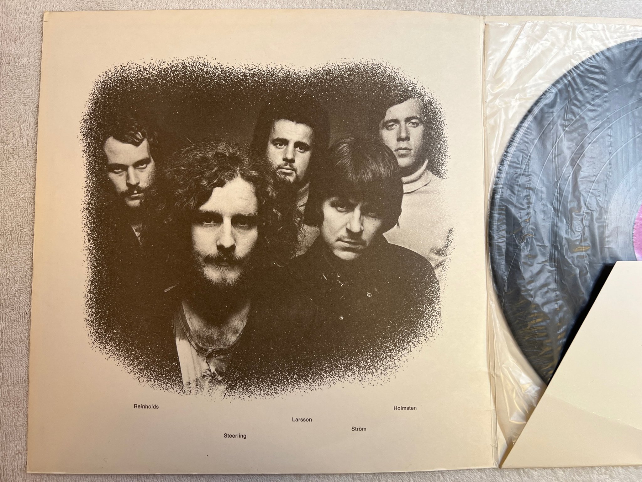 Omslagsbild för skivan CONTACT nobody wants to be sixteen LP -70 Swe MNWL-3P-S2 prog rock