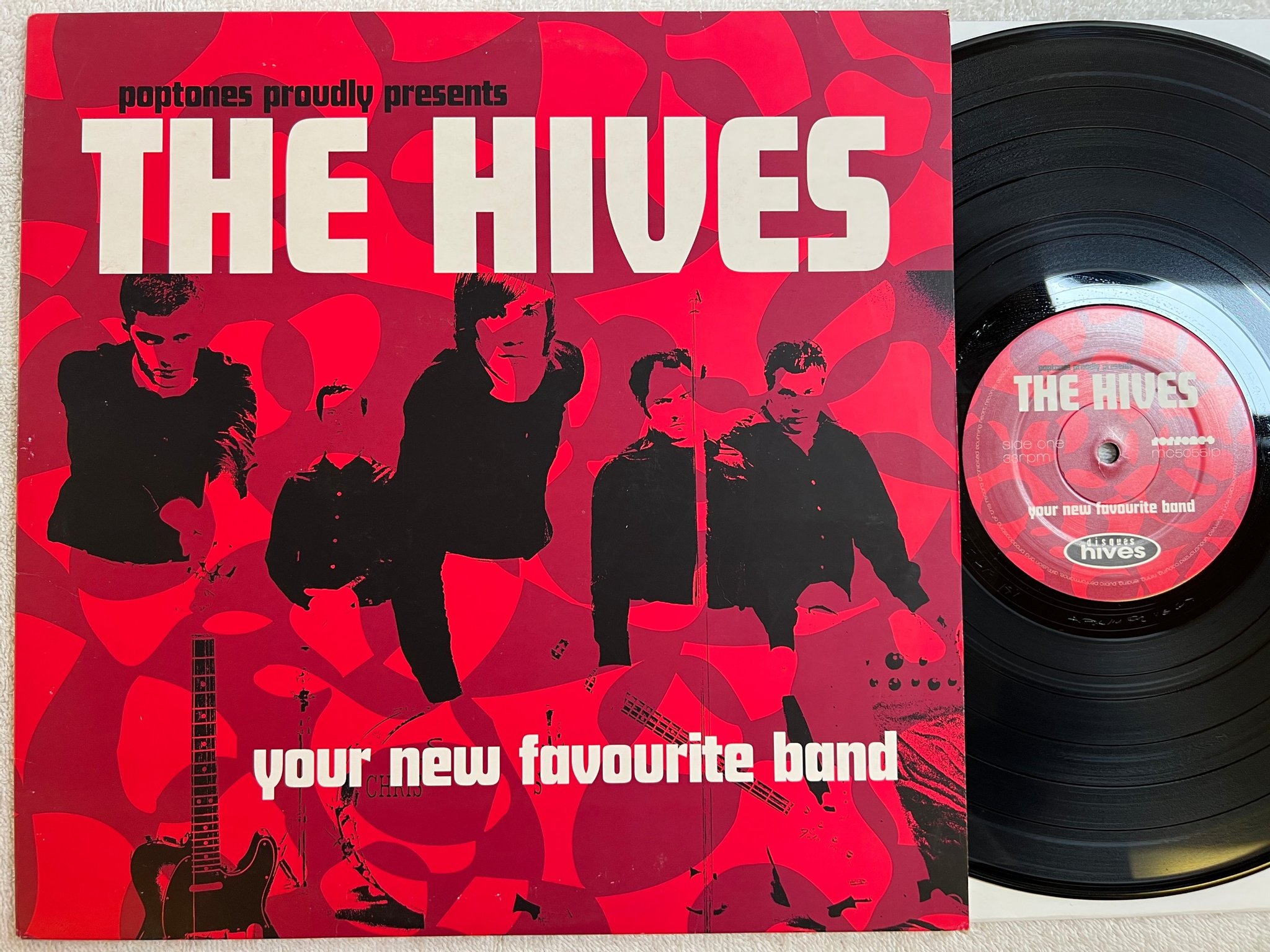 Omslagsbild för skivan THE HIVES Your New Favourite Band LP 2001 UK poptones mc5055lp INDIE CLASSIC ! !