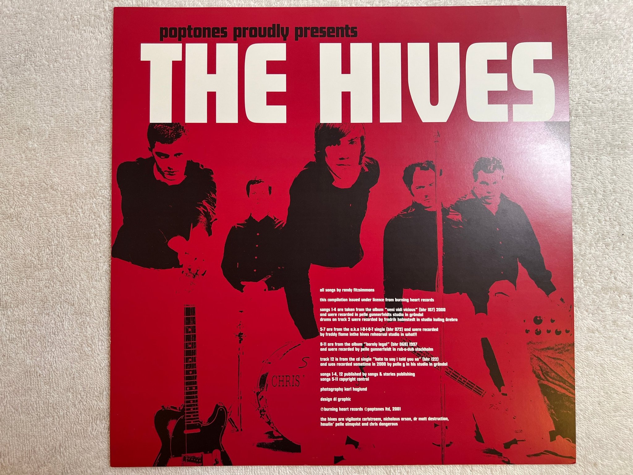 Omslagsbild för skivan THE HIVES Your New Favourite Band LP 2001 UK poptones mc5055lp INDIE CLASSIC ! !