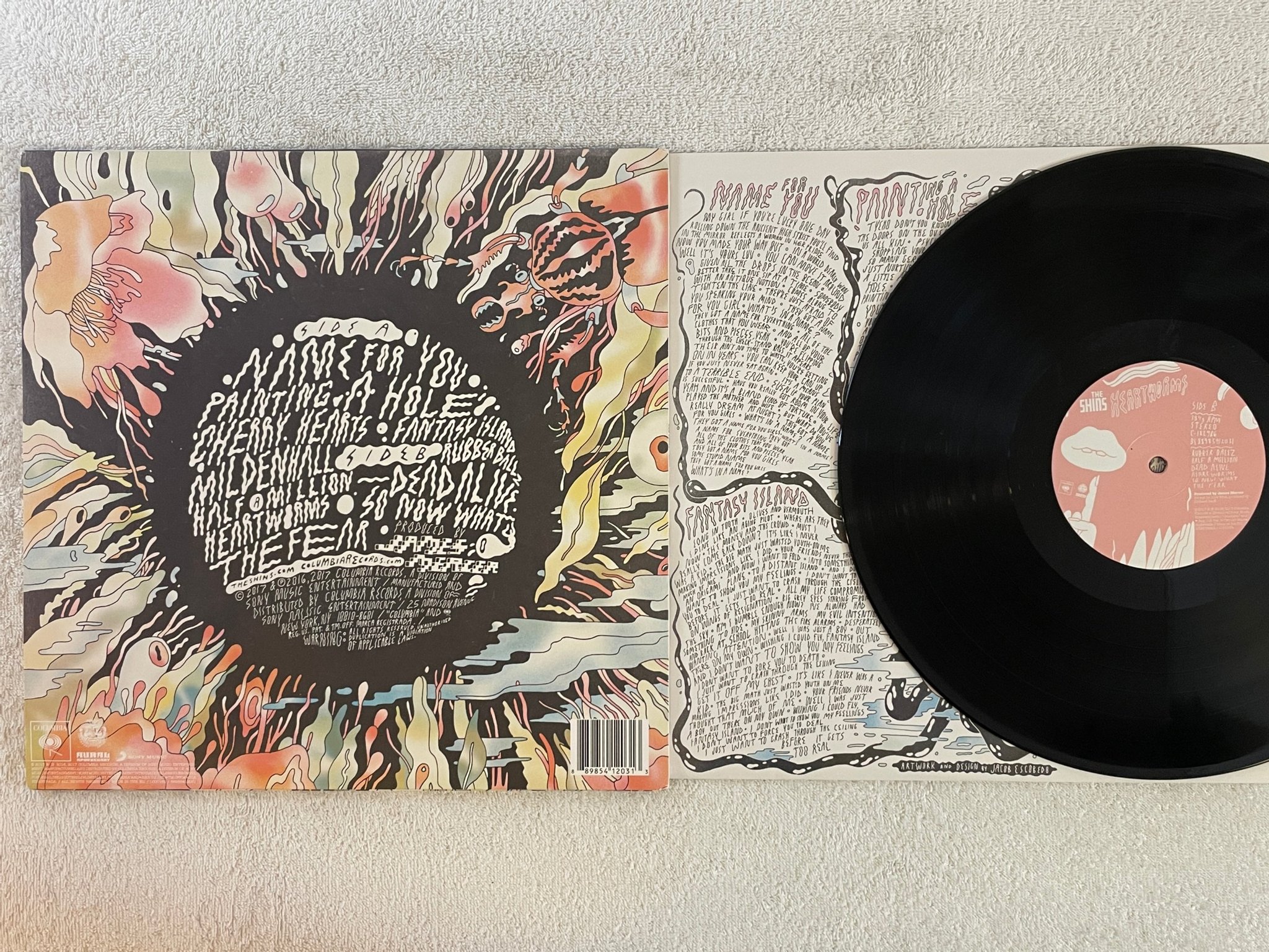 Omslagsbild för skivan THE SHINS Heartworms LP 2017 COLUMBIA 88985 41203 1 indie rock