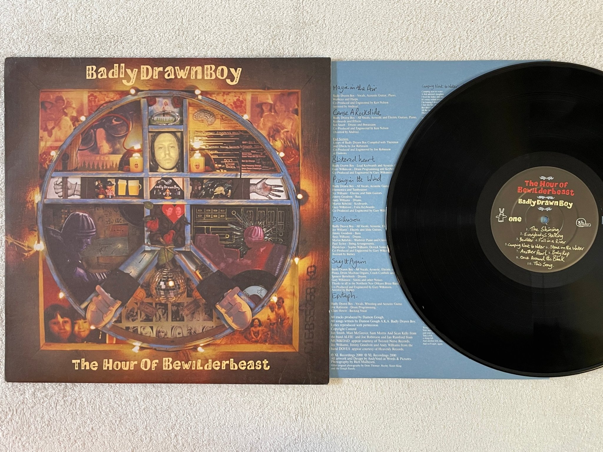 Omslagsbild för skivan BADLY DRAWN BOY The Hour Of Bewilderbeast LP 2000 UK TWISTED NERVE TNXLLP133 