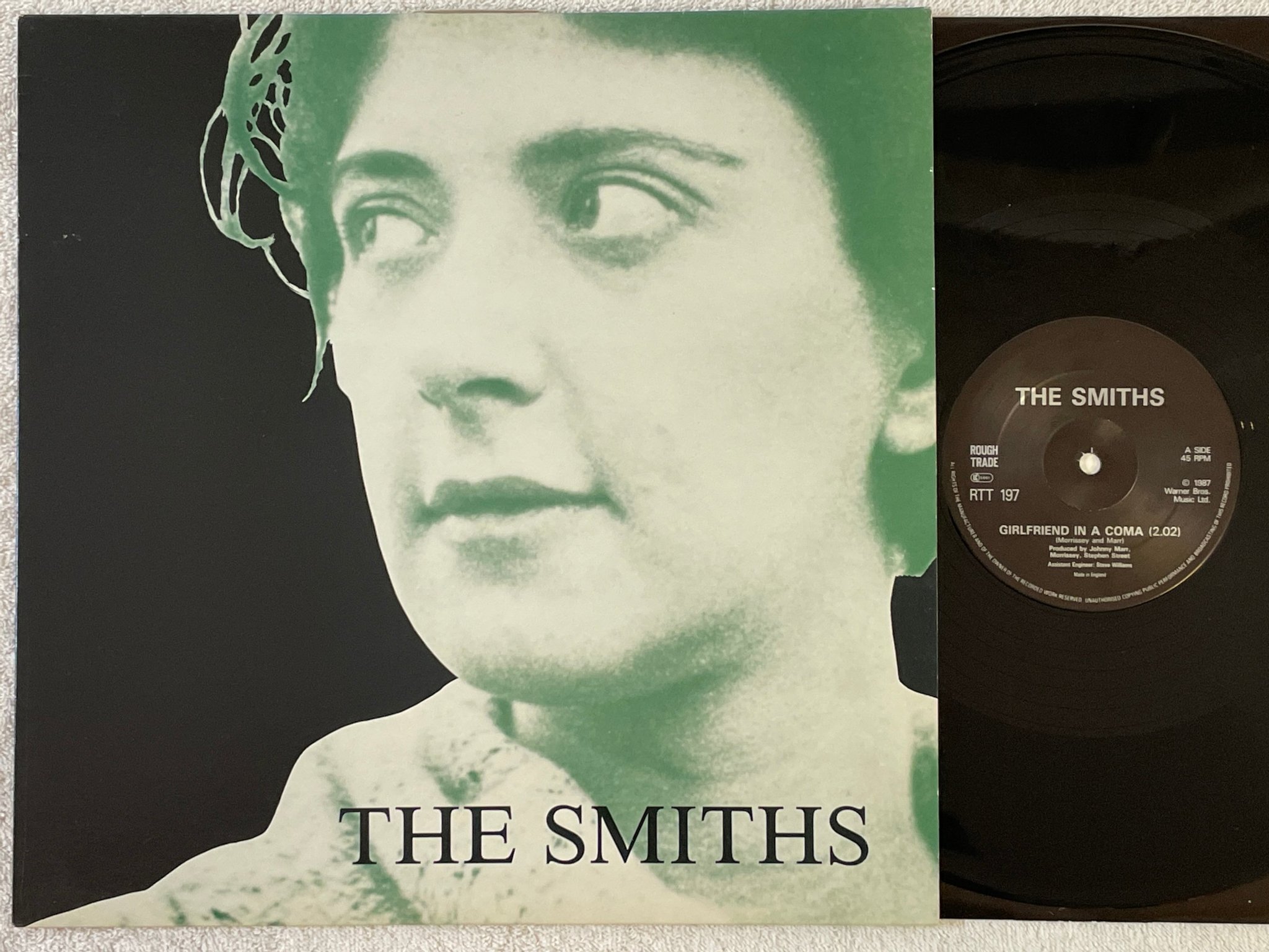 Omslagsbild för skivan THE SMITHS Girlfriend In A Coma 12"single -87 UK ROUGH TRADE RTT 197