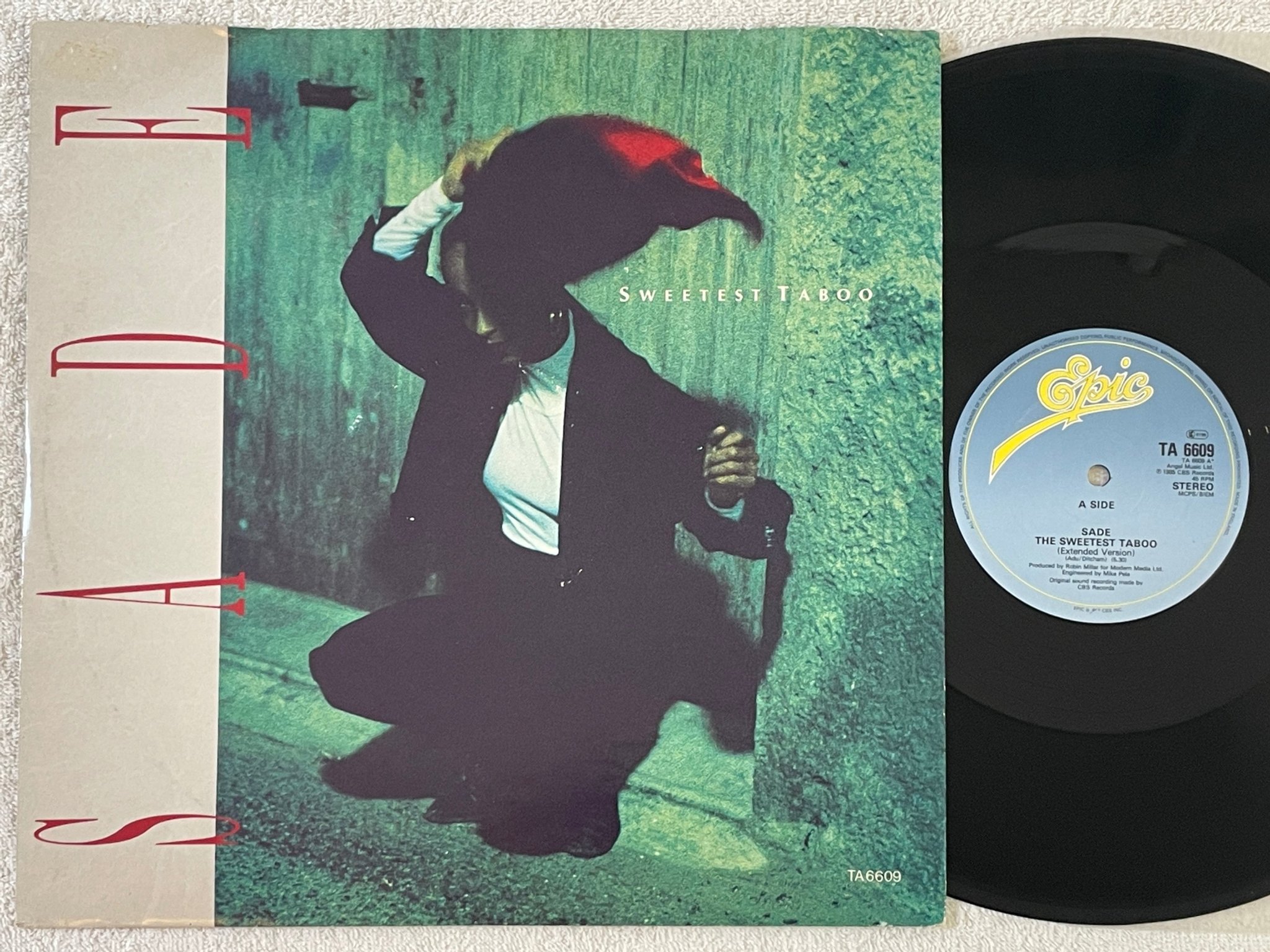 Omslagsbild för skivan SADE the sweetest taboo 12"single -85 UK EPIC TA 6609