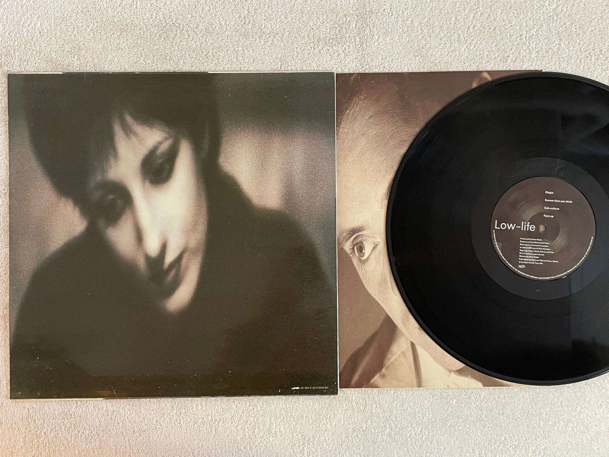 Omslagsbild för skivan NEW ORDER low-life LP -85 ncb FACTORY Fact 100