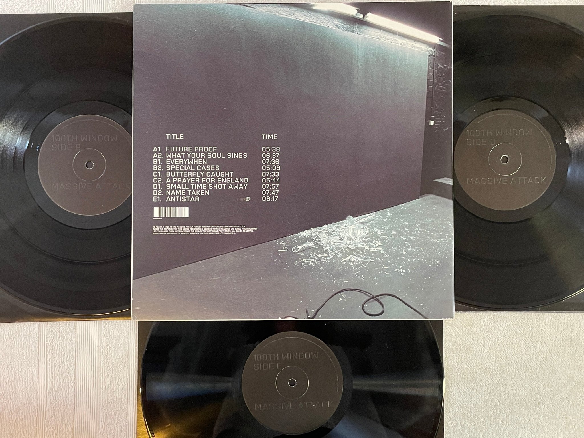 Omslagsbild för skivan MASSIVE ATTACK 100th Window 3xLP 2003 Eu VIRGIN 724358123913 *** rare ***