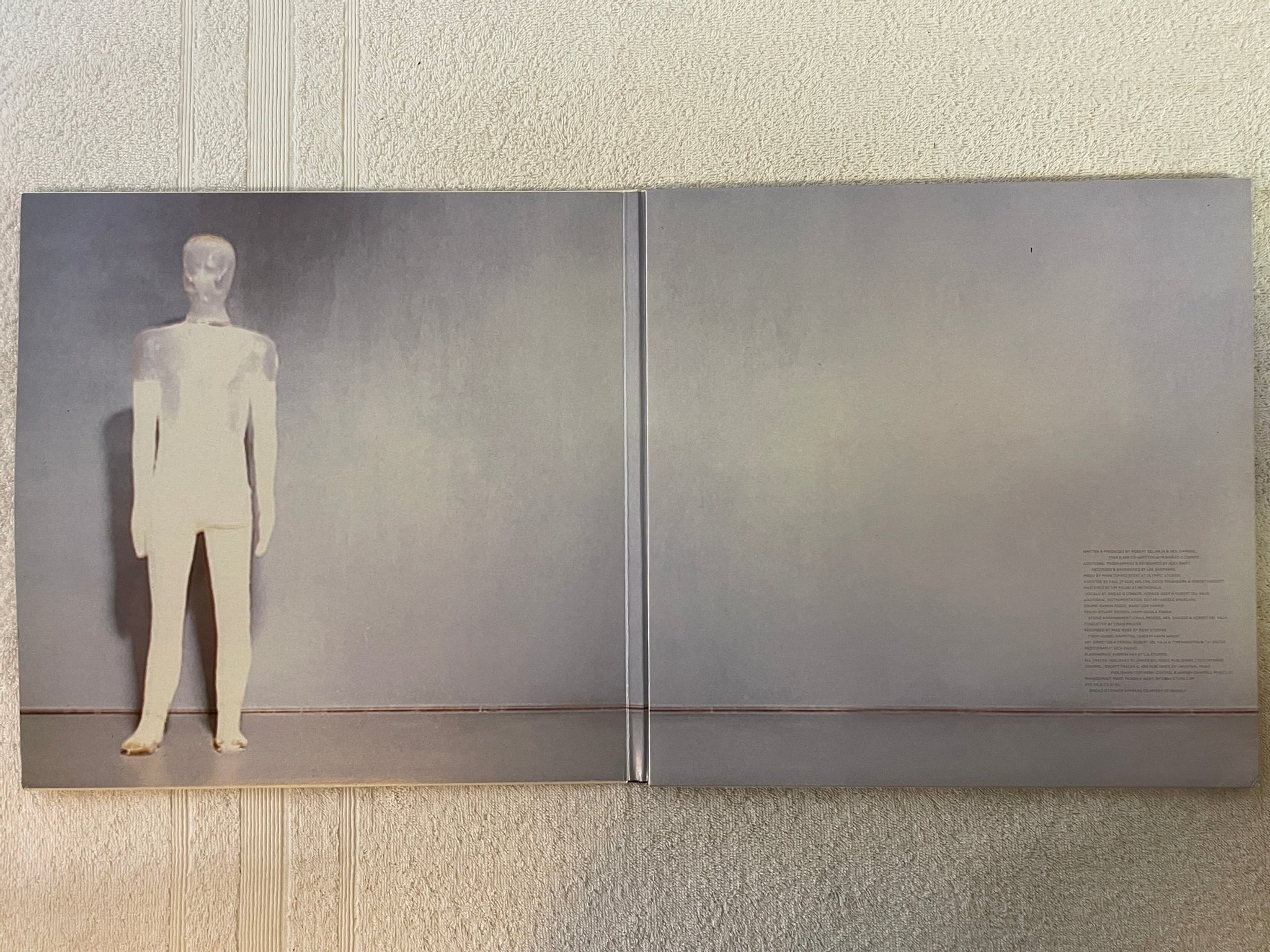 Omslagsbild för skivan MASSIVE ATTACK 100th Window 3xLP 2003 Eu VIRGIN 724358123913 *** rare ***