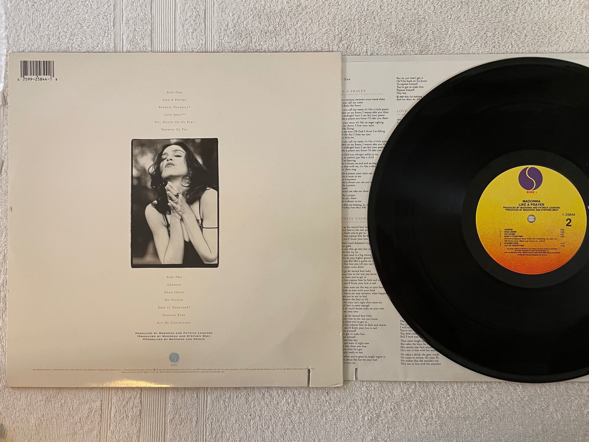 Omslagsbild för skivan MADONNA like a prayer LP -89 US SIRE 1-25844
