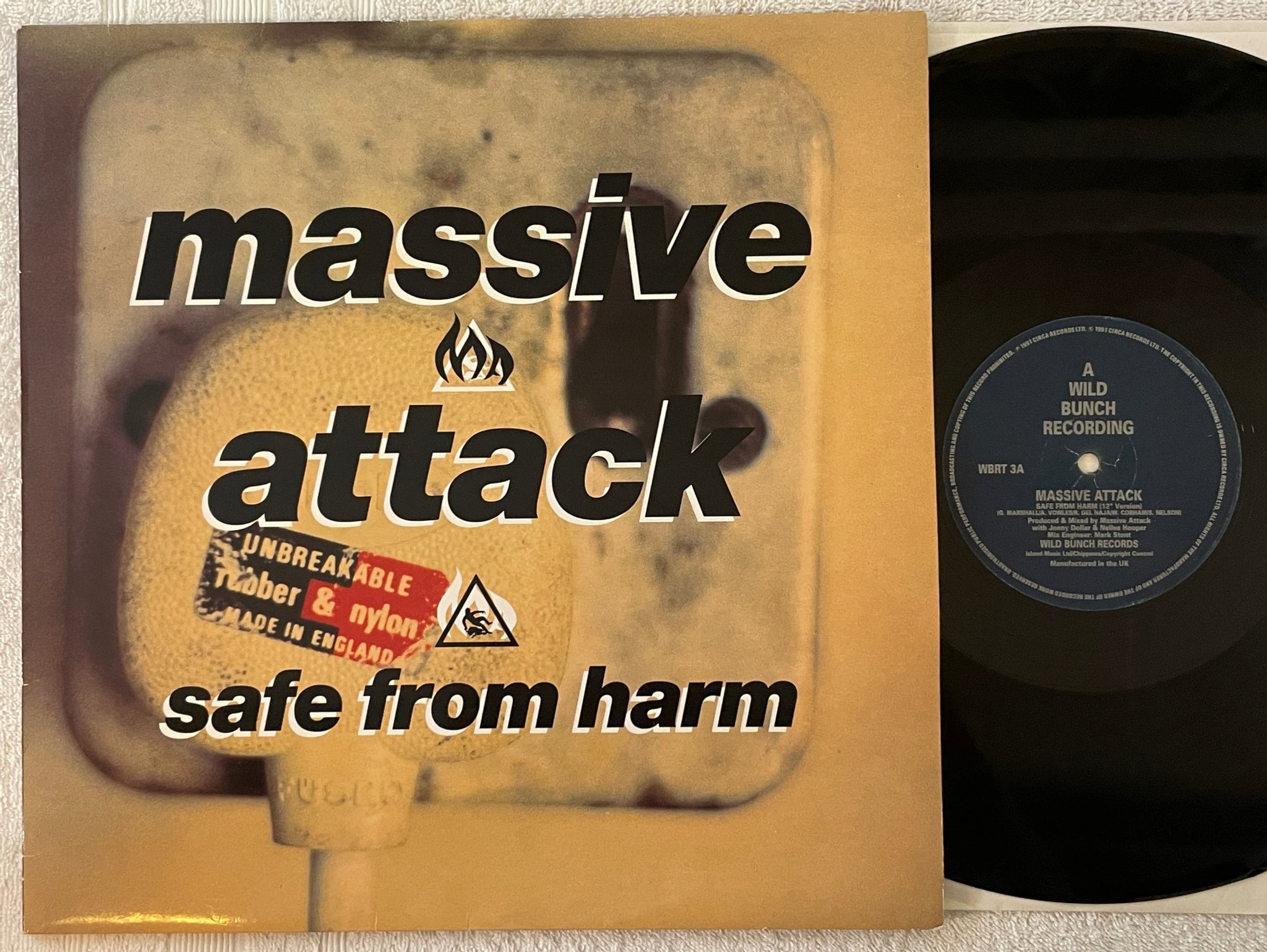Omslagsbild för skivan MASSIVE ATTACK safe from harm 12" WILD BUNCH WBRT 3