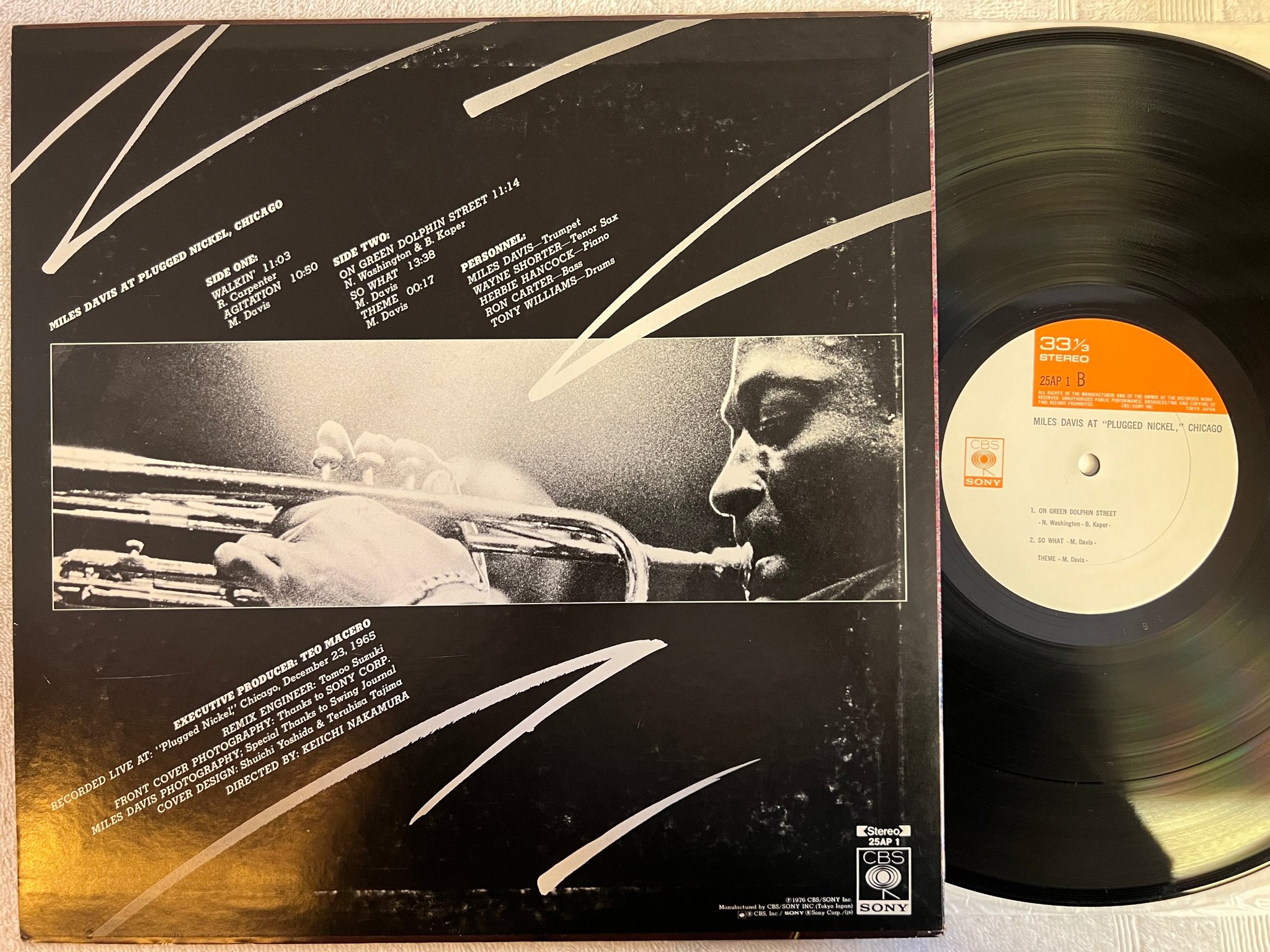 Omslagsbild för skivan MILES DAVIS at Plugged Nickel, Chicago LP -76 Japan CBS/SONY 25AP1