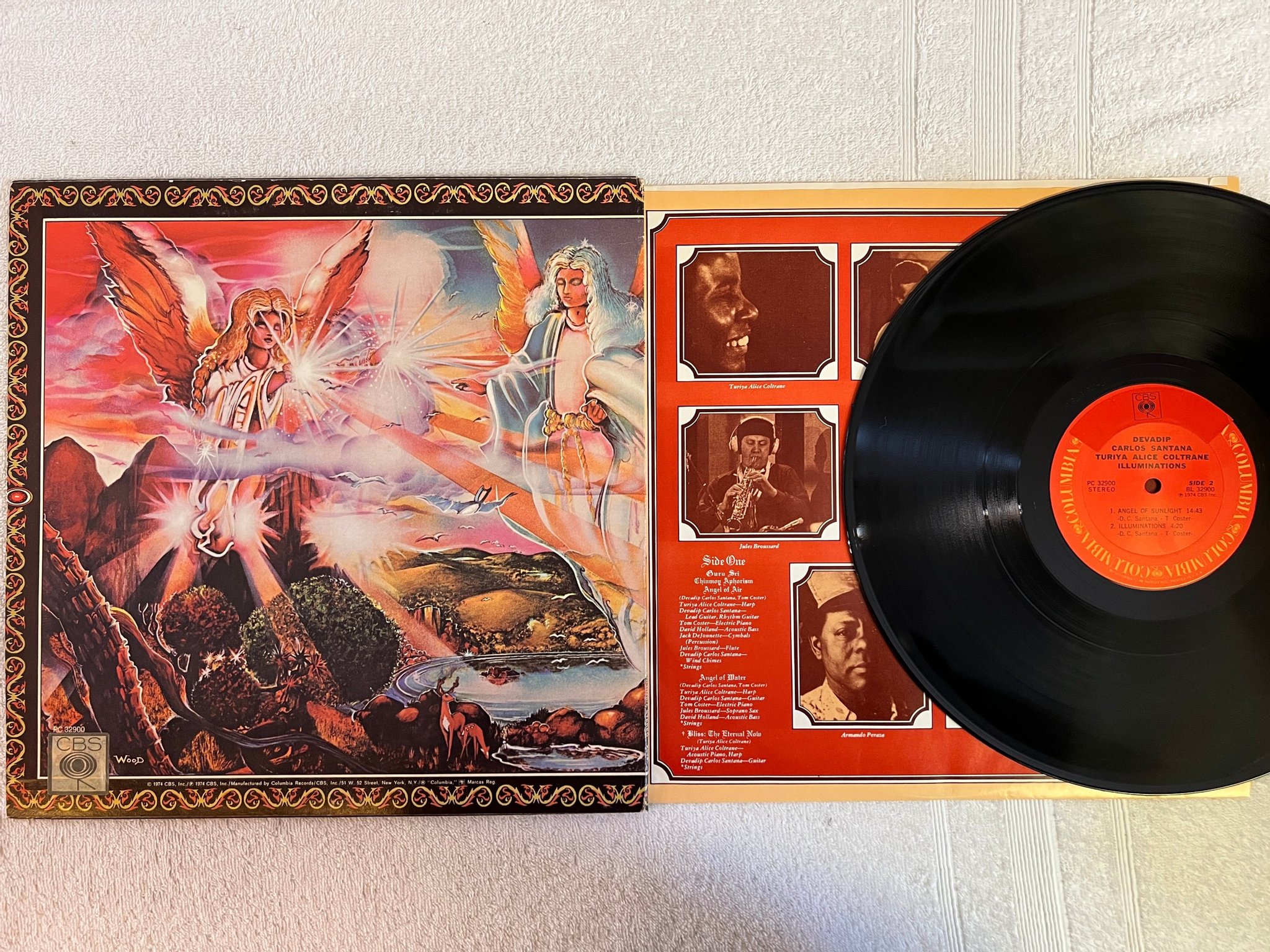 Omslagsbild för skivan CARLOS SANTANA ALICE COLTRANE illuminations LP -74 US CBS/COLUMBIA PC 32900