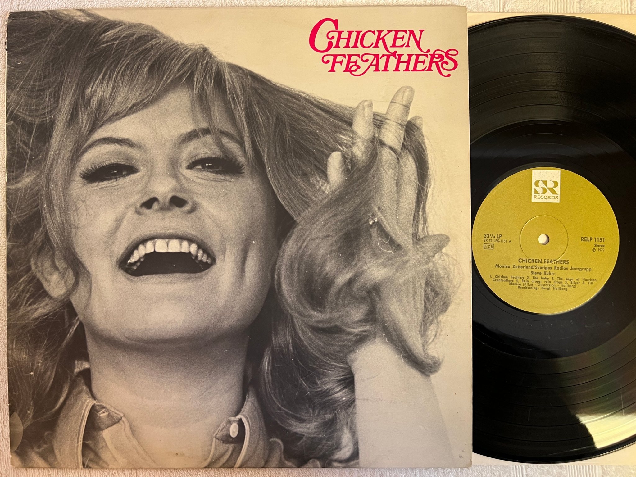 Omslagsbild för skivan MONICA ZETTERLUND chicken feathers LP -72 Swe SR RELP 1151