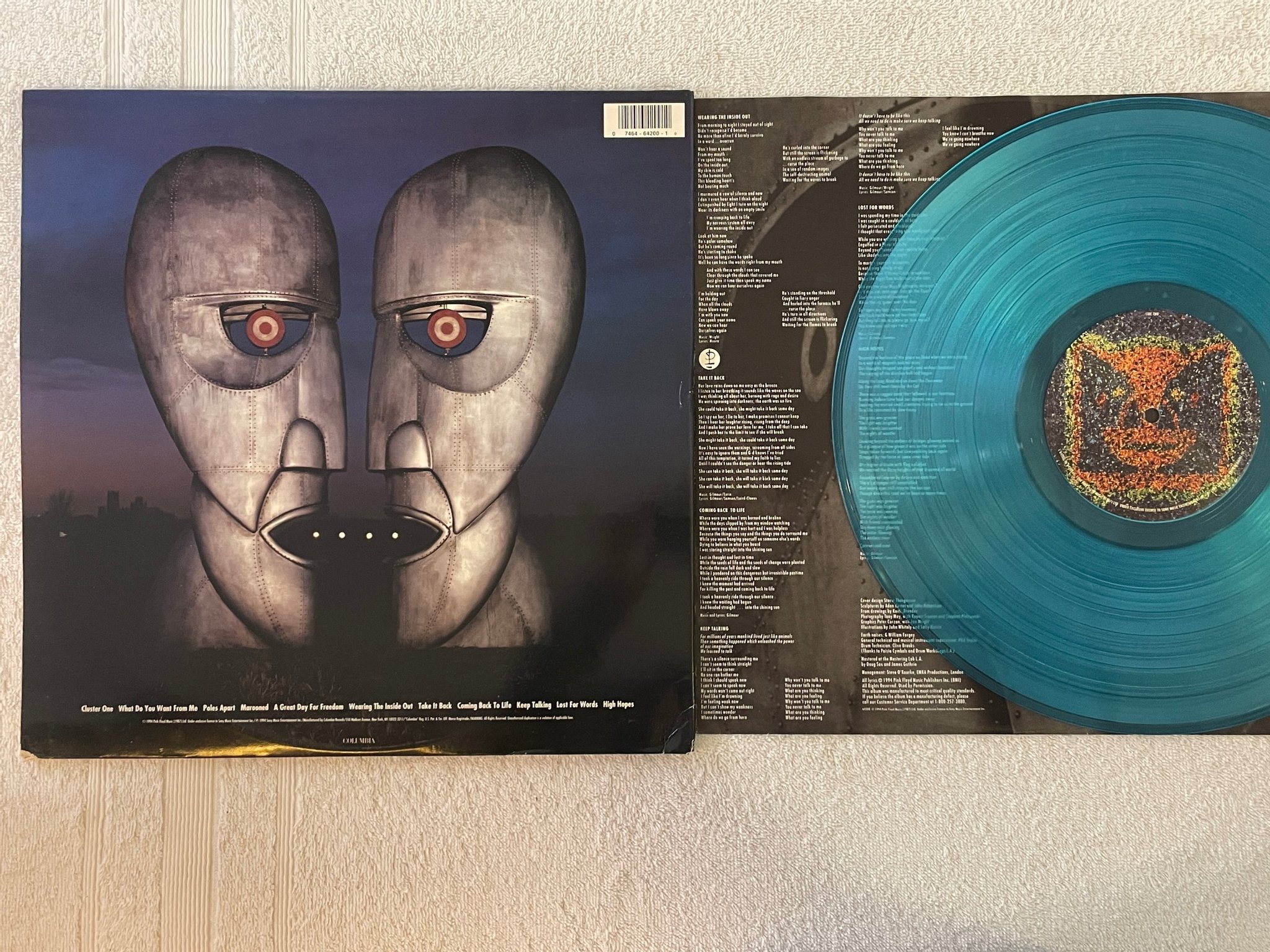 Omslagsbild för skivan PINK FLOYD The Division Bell LP -94 US COLUMBIA C 64200 Blue vinyl ** RARE **