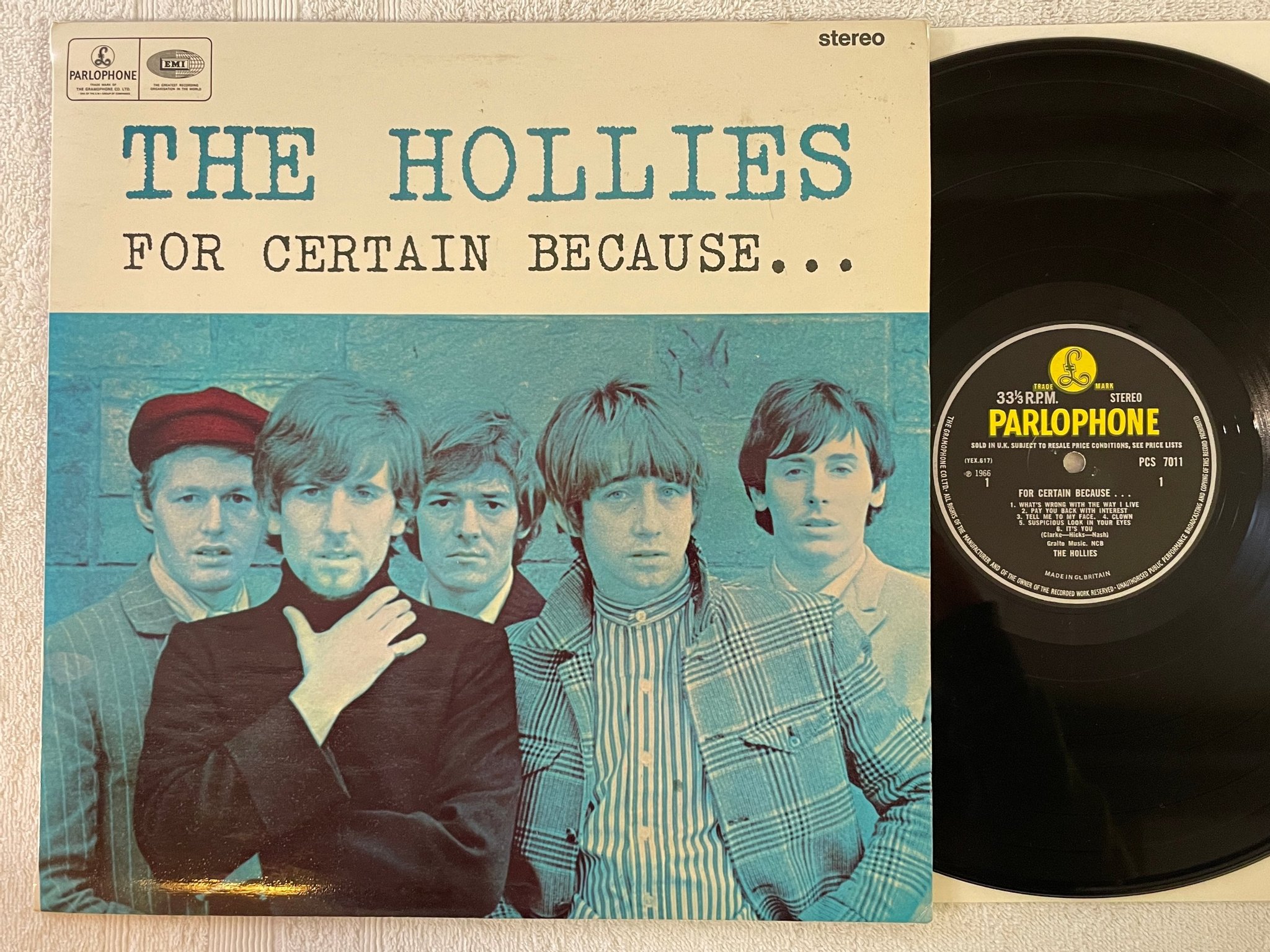 Omslagsbild för skivan THE HOLLIES for certain because . . . LP -66 UK PARLOPHONE PCS 7011