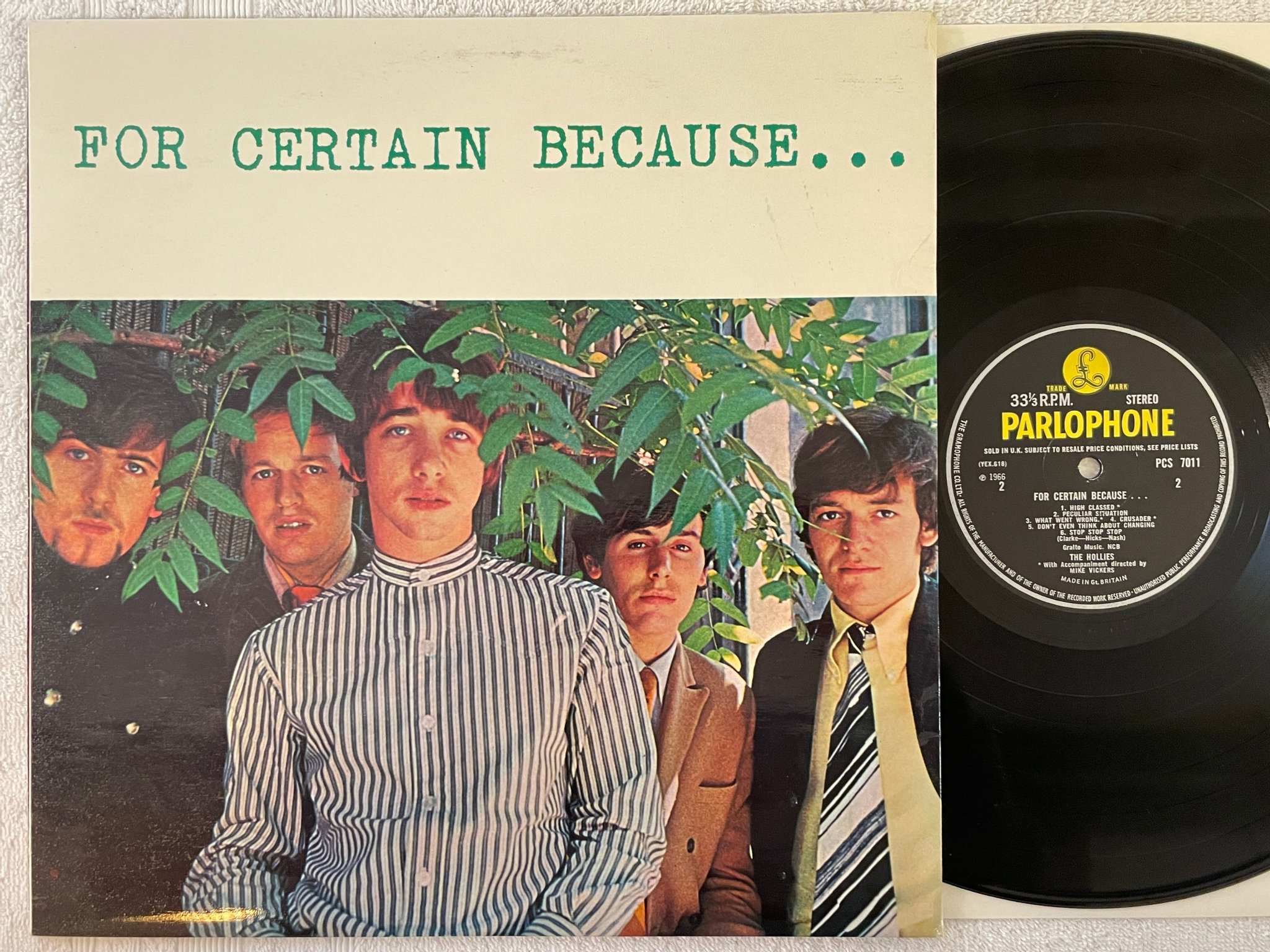 Omslagsbild för skivan THE HOLLIES for certain because . . . LP -66 UK PARLOPHONE PCS 7011